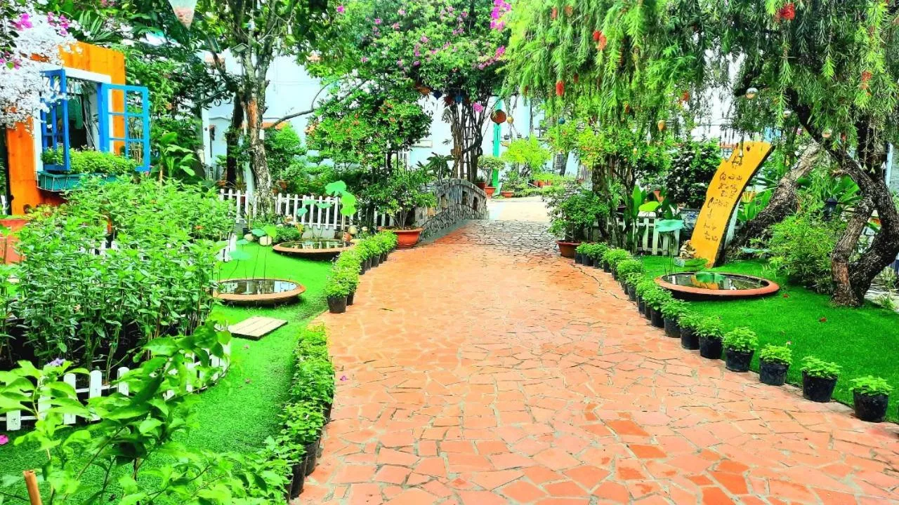 Garden in Thanh Dat Resort