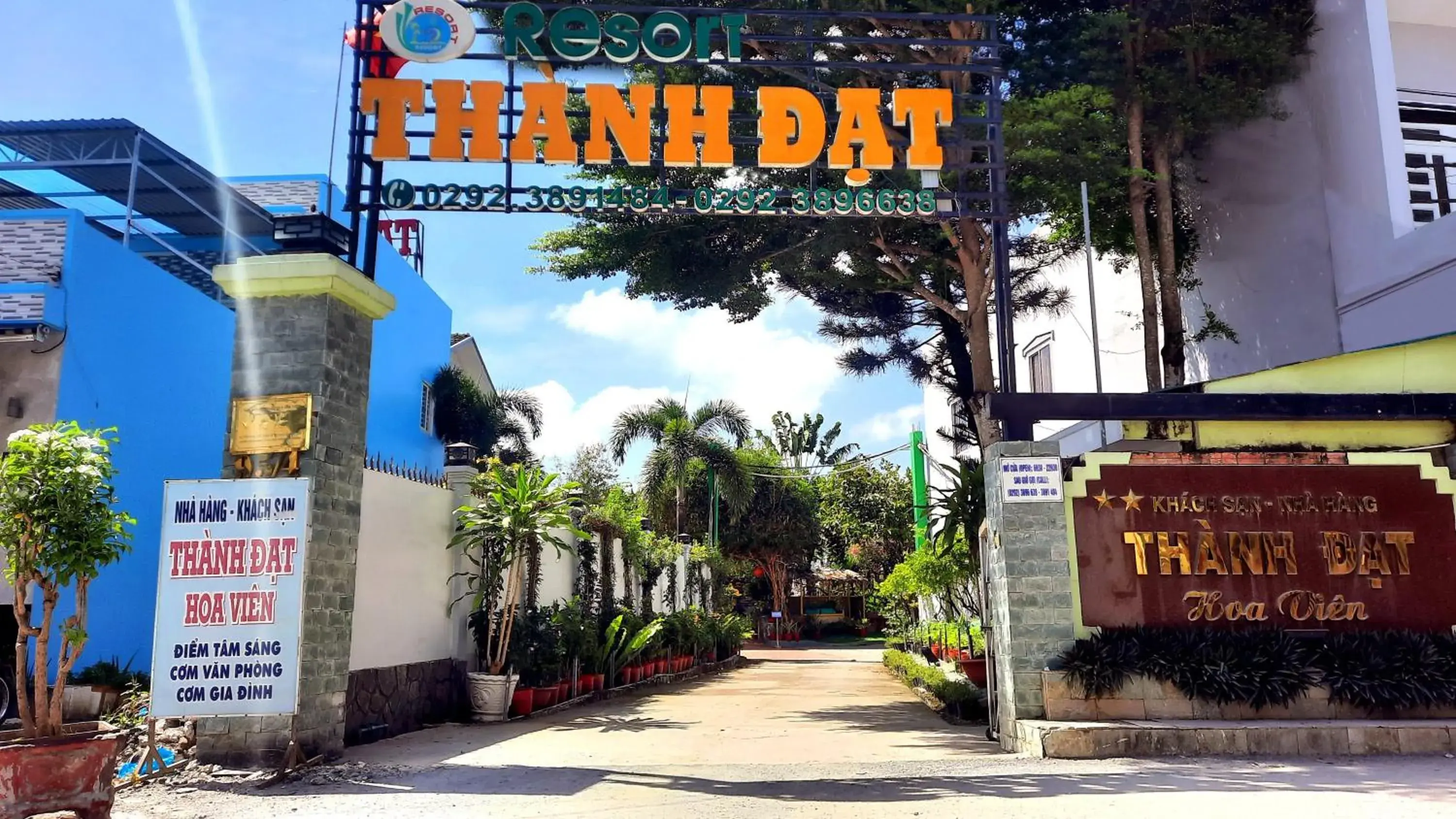 Facade/entrance in Thanh Dat Resort Facade/entrance in Thanh Dat Resort