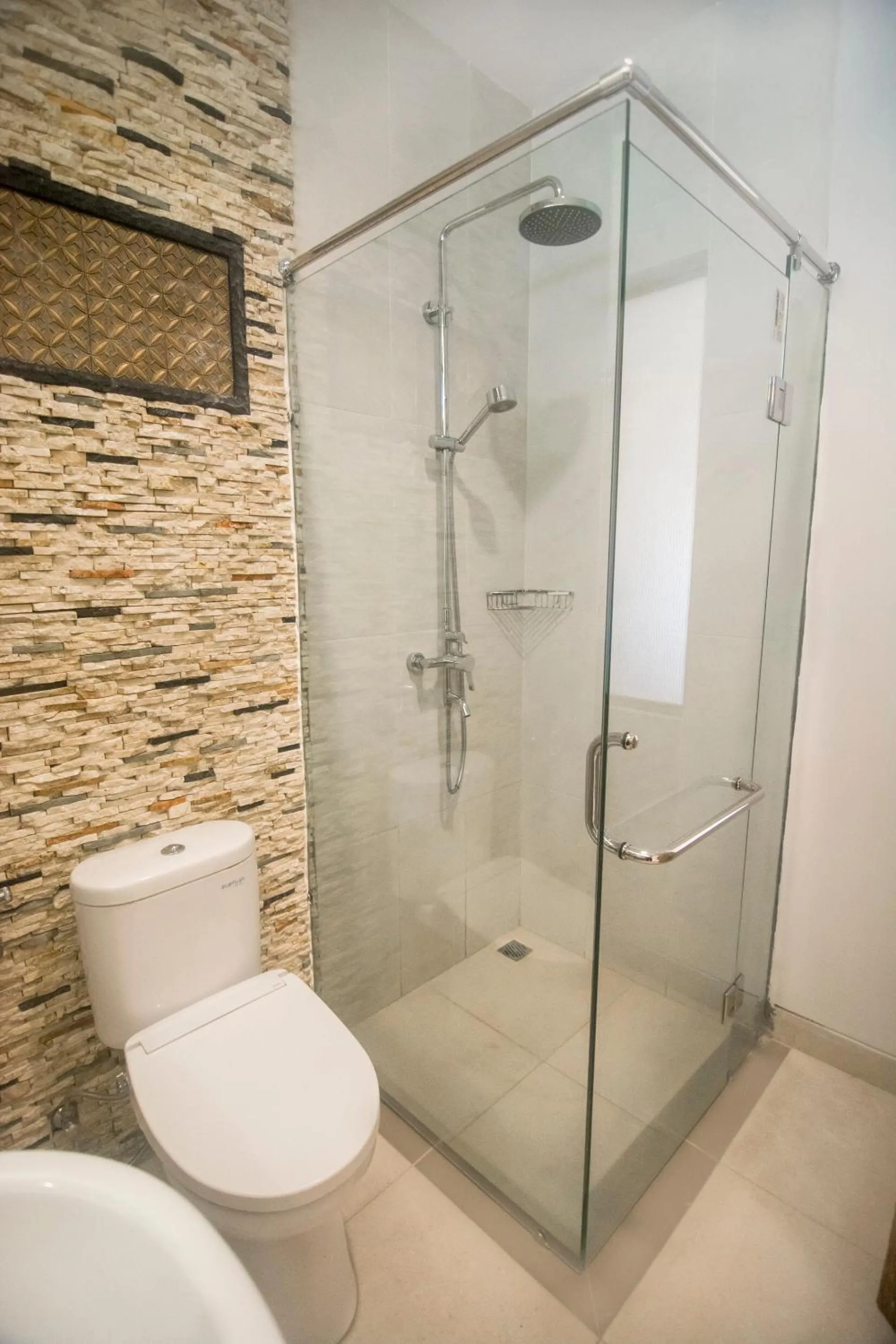 Shower in Ndalem Nuriyyat Villa, Spa & Skin Care