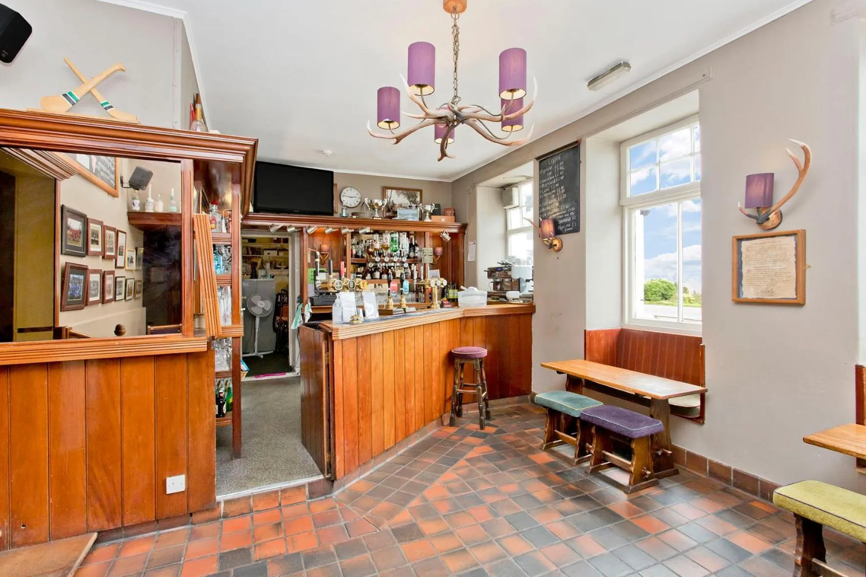 Lounge or bar in The Creggans Inn