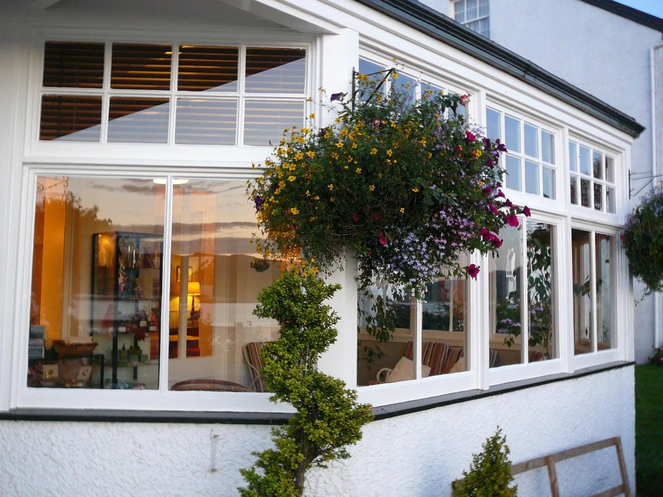 Facade/entrance in The Creggans Inn