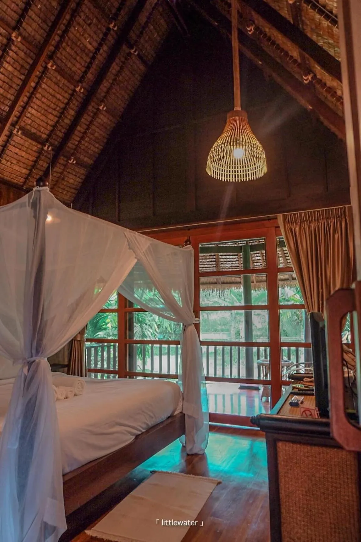 Bed in Orchard Pa La U