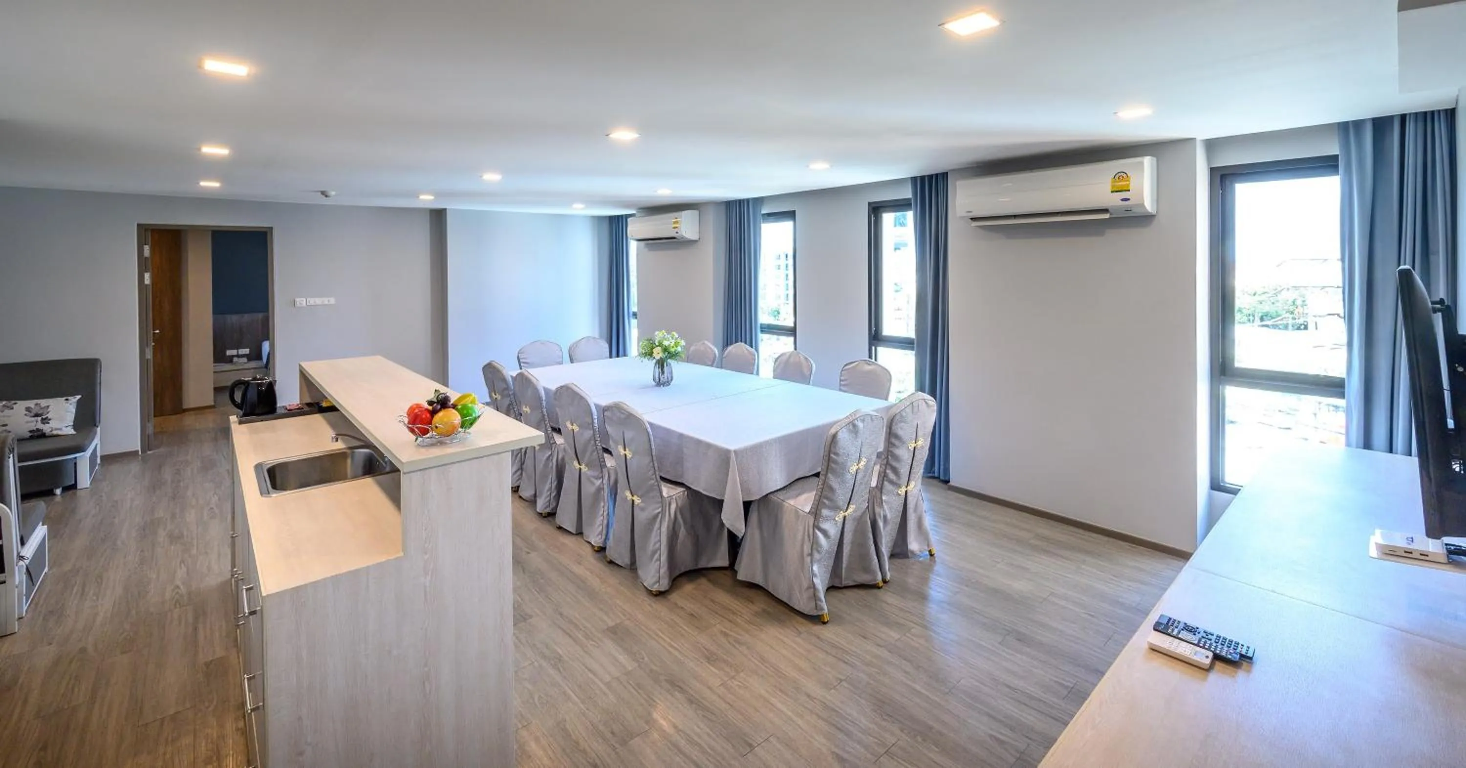 Business facilities in IWISH Hotel