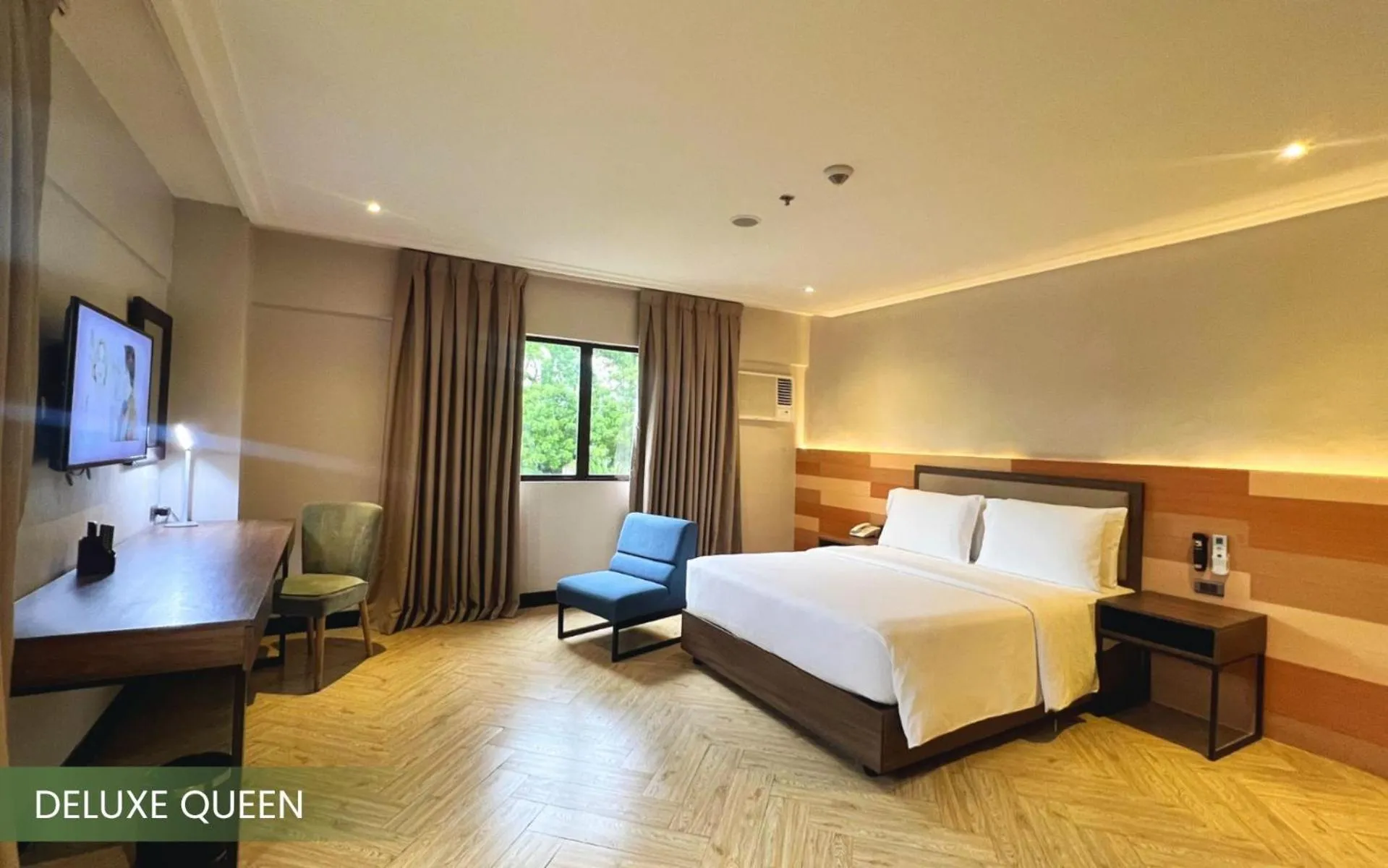 Bedroom, Bed in Acacia Hotel Bacolod