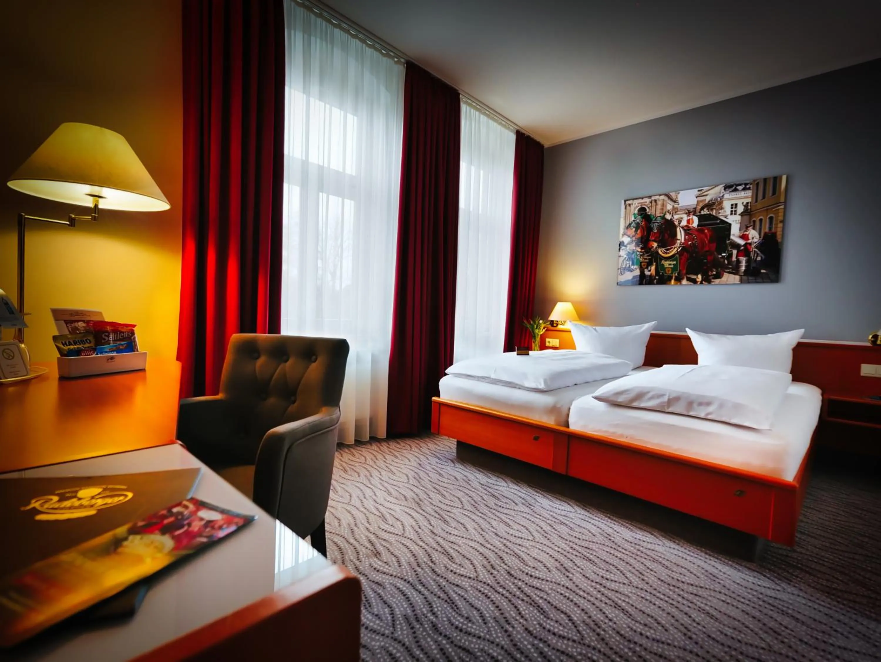 Photo of the whole room, Bed in Hotel Kaiserhof