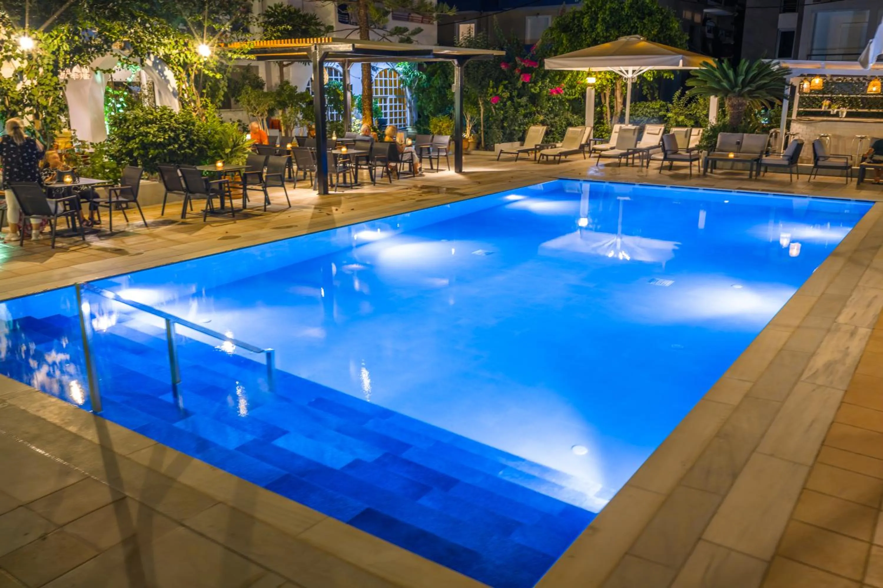 Swimming pool in Kyparissia Beach Hotel