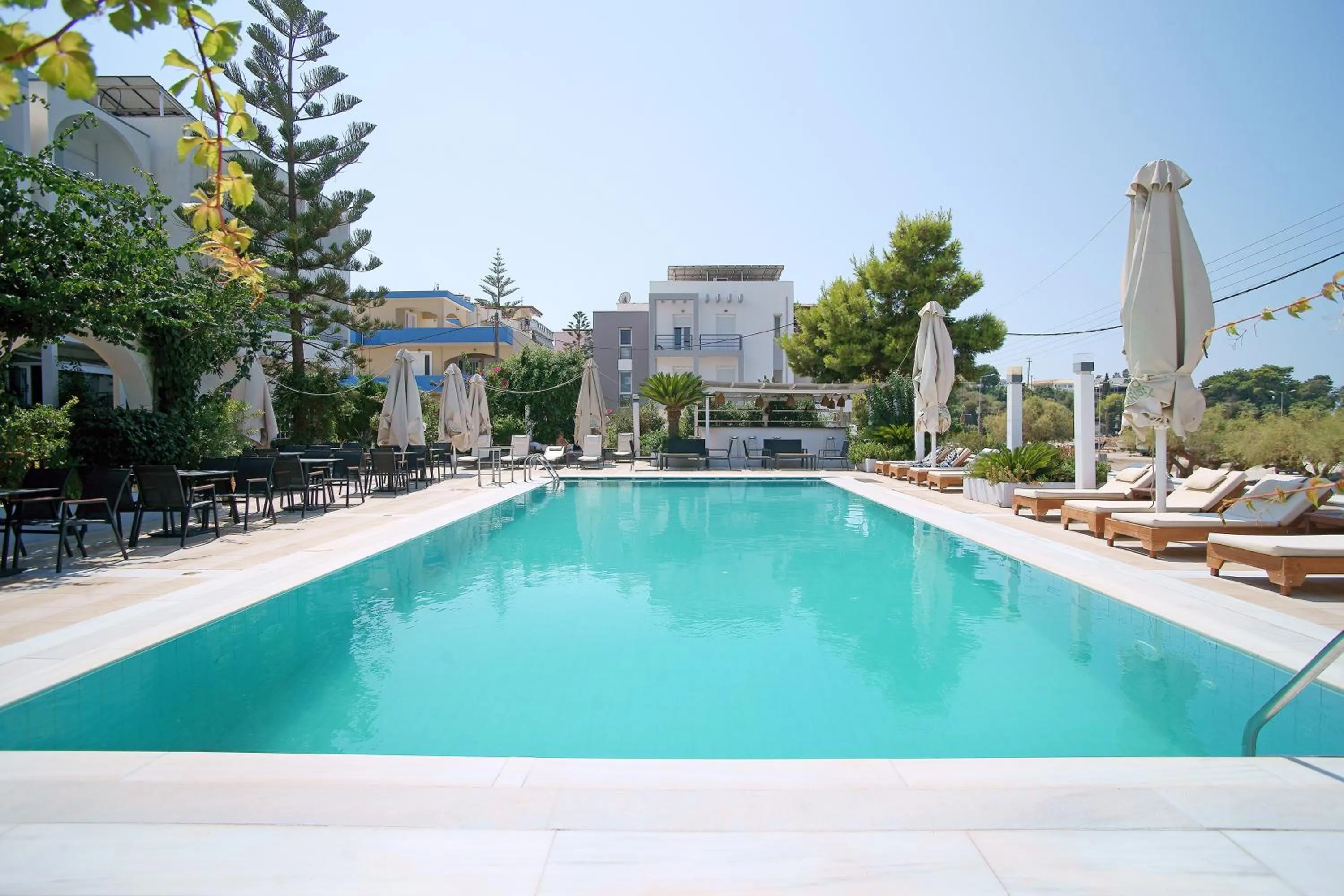 Swimming pool in Kyparissia Beach Hotel