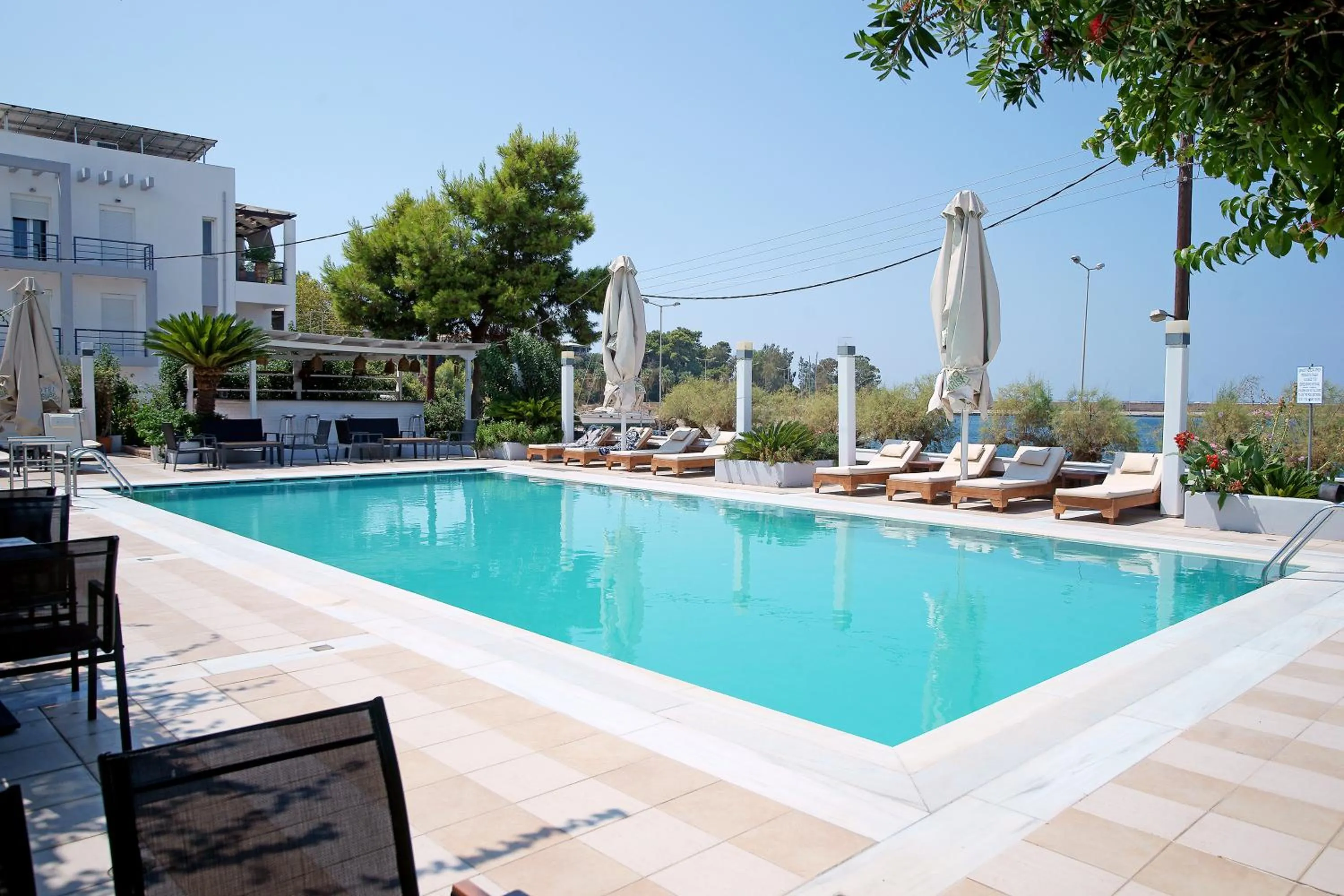 Swimming pool in Kyparissia Beach Hotel