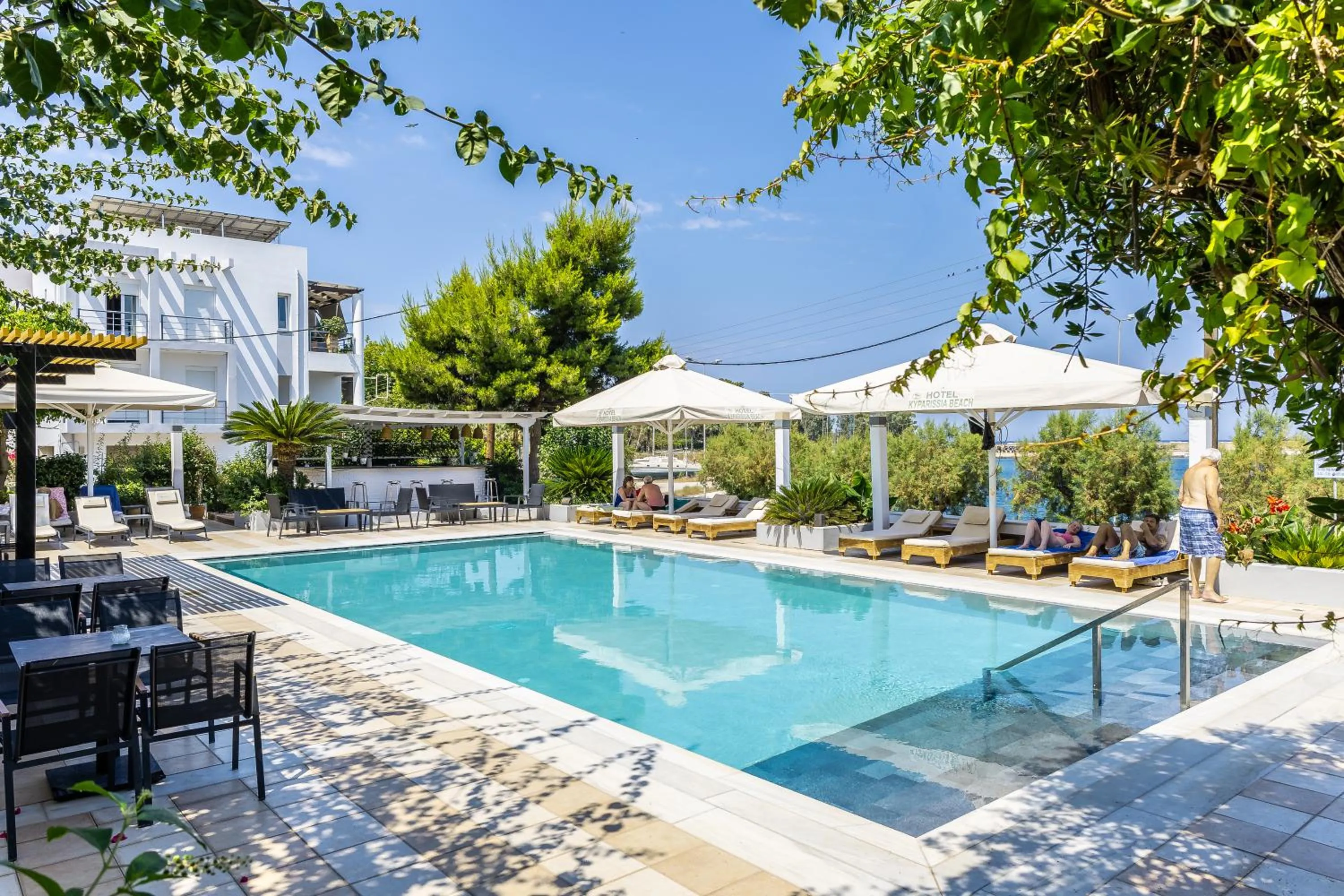 Swimming pool in Kyparissia Beach Hotel