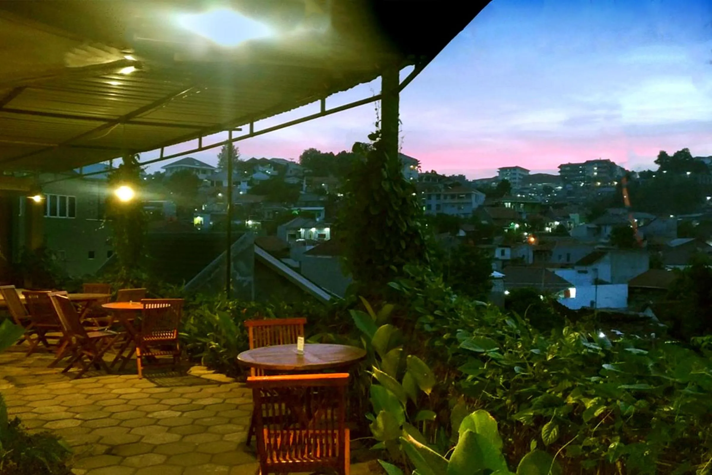 Restaurant/places to eat in Omah Pelem Syariah