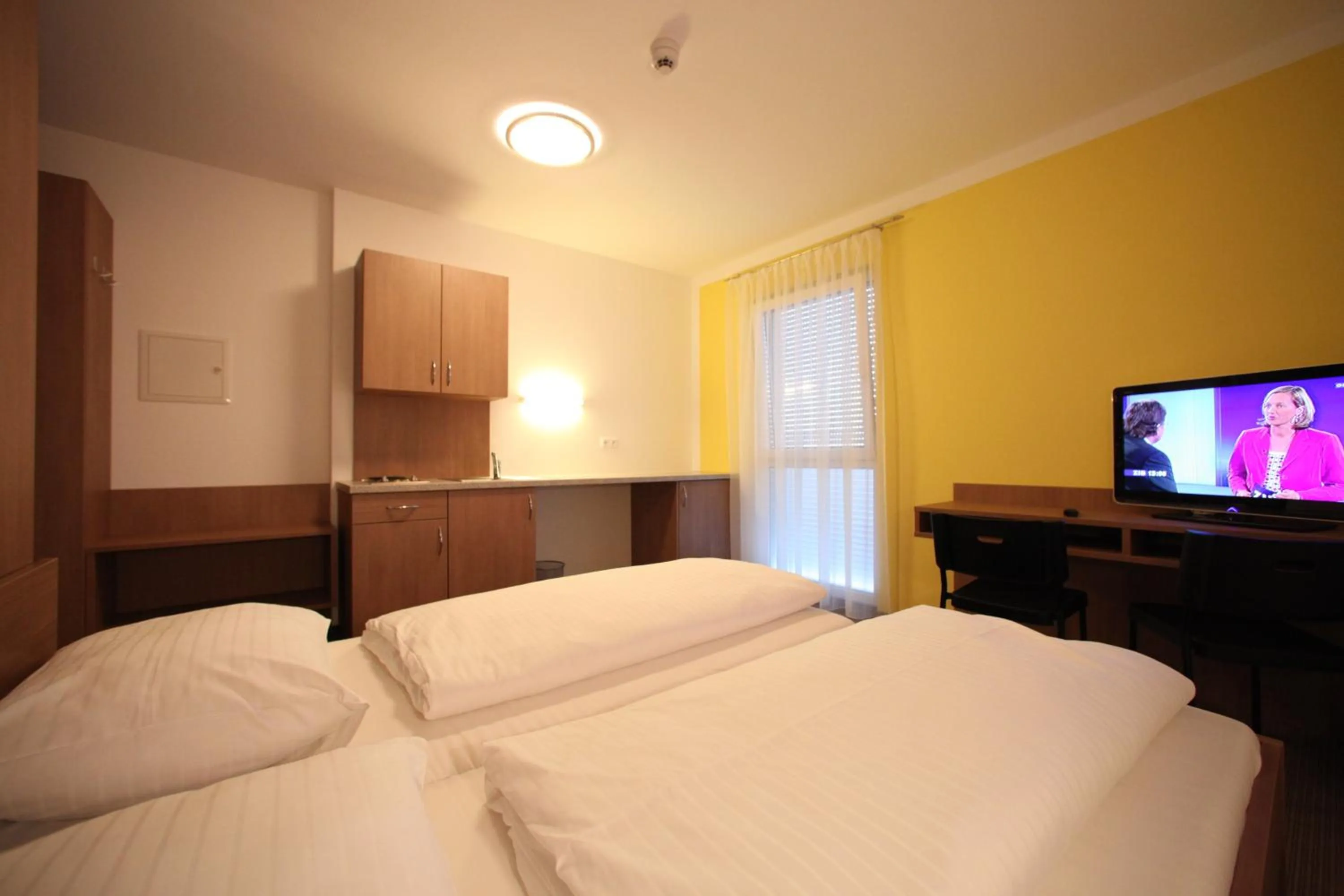 Bedroom, Bed in Fair-Price-Hotel