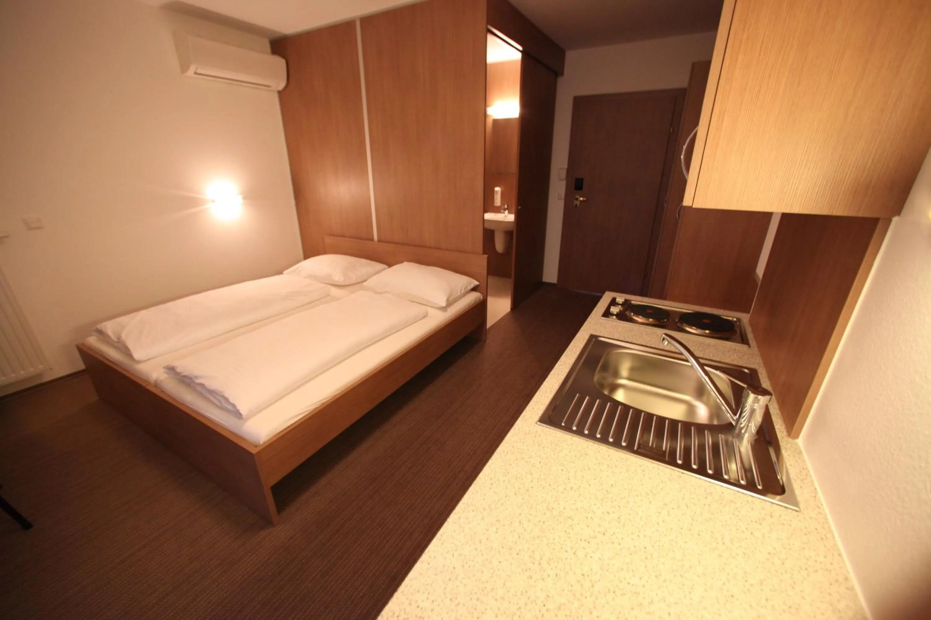 Photo of the whole room, Bed in Fair-Price-Hotel