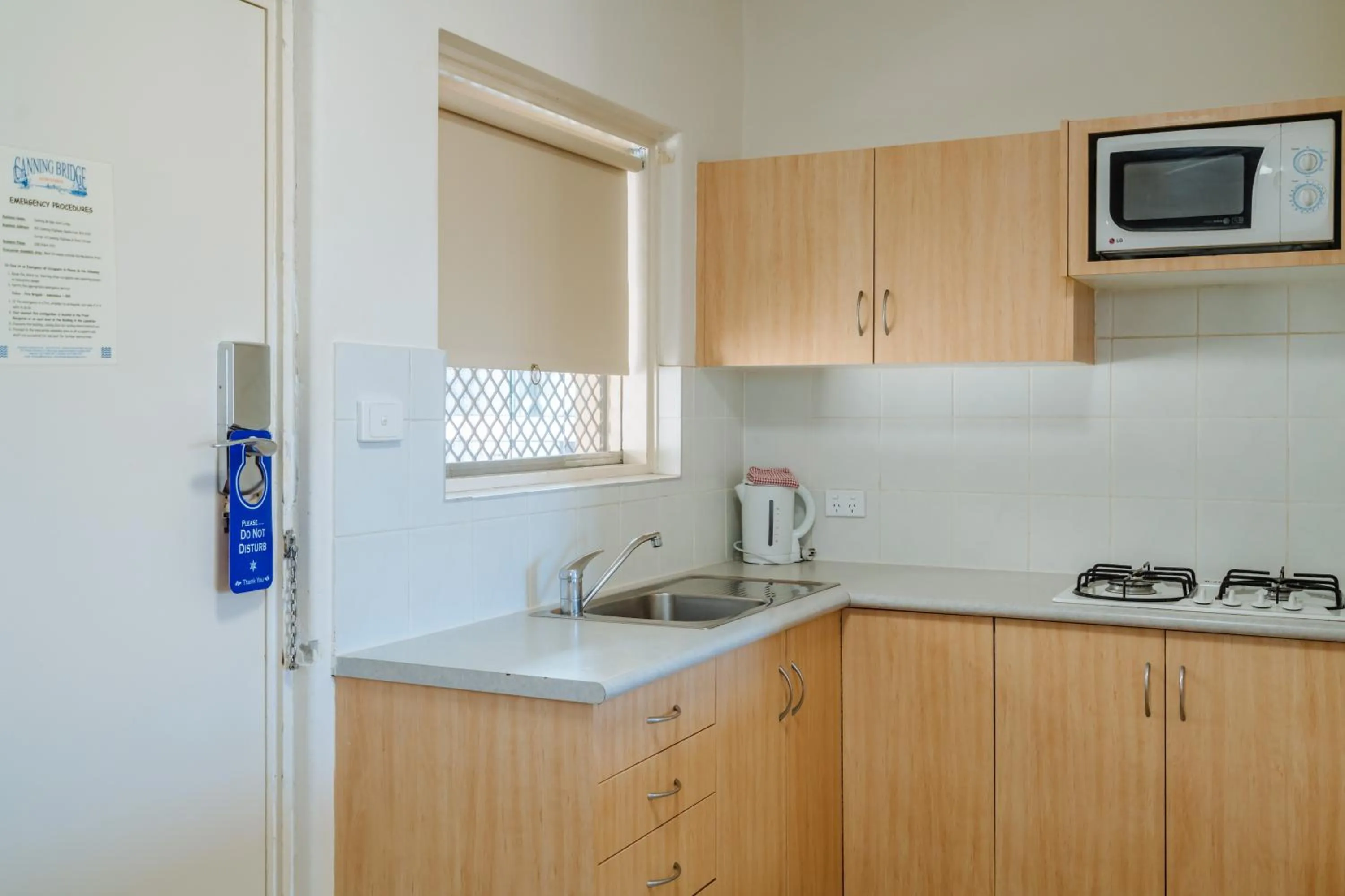 Kitchen or kitchenette in Canning Bridge Auto Lodge
