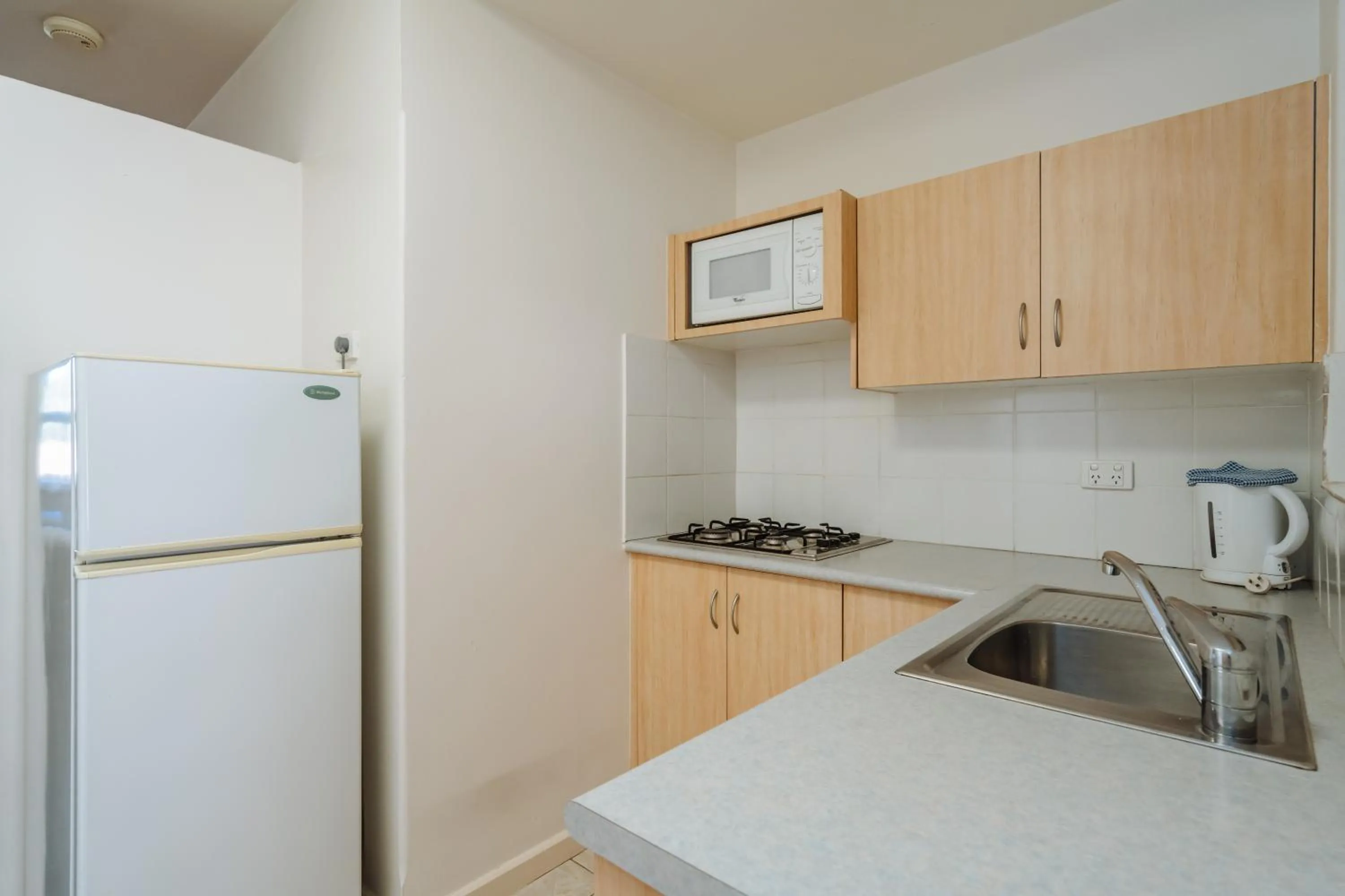 Kitchen or kitchenette in Canning Bridge Auto Lodge