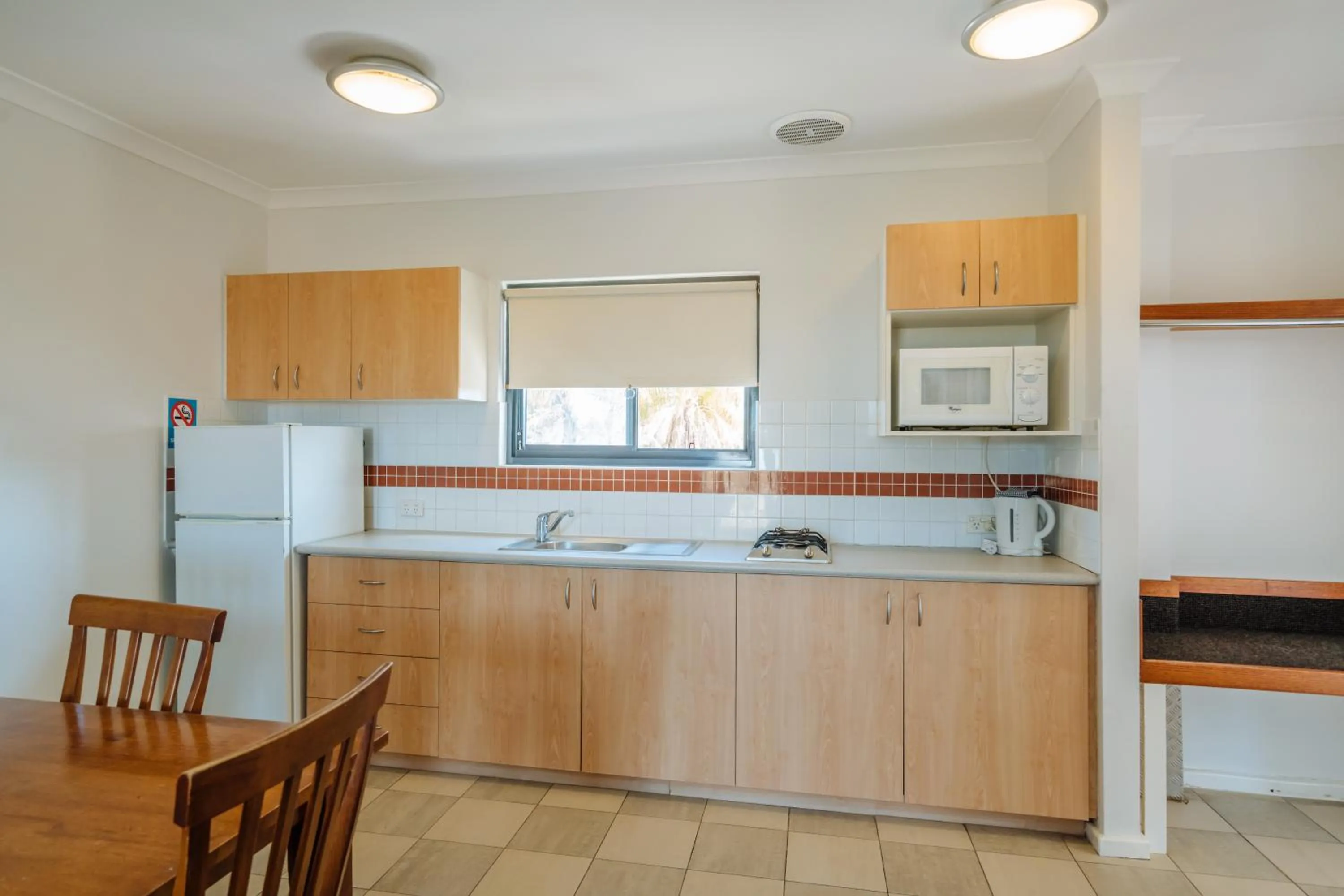 Kitchen or kitchenette in Canning Bridge Auto Lodge
