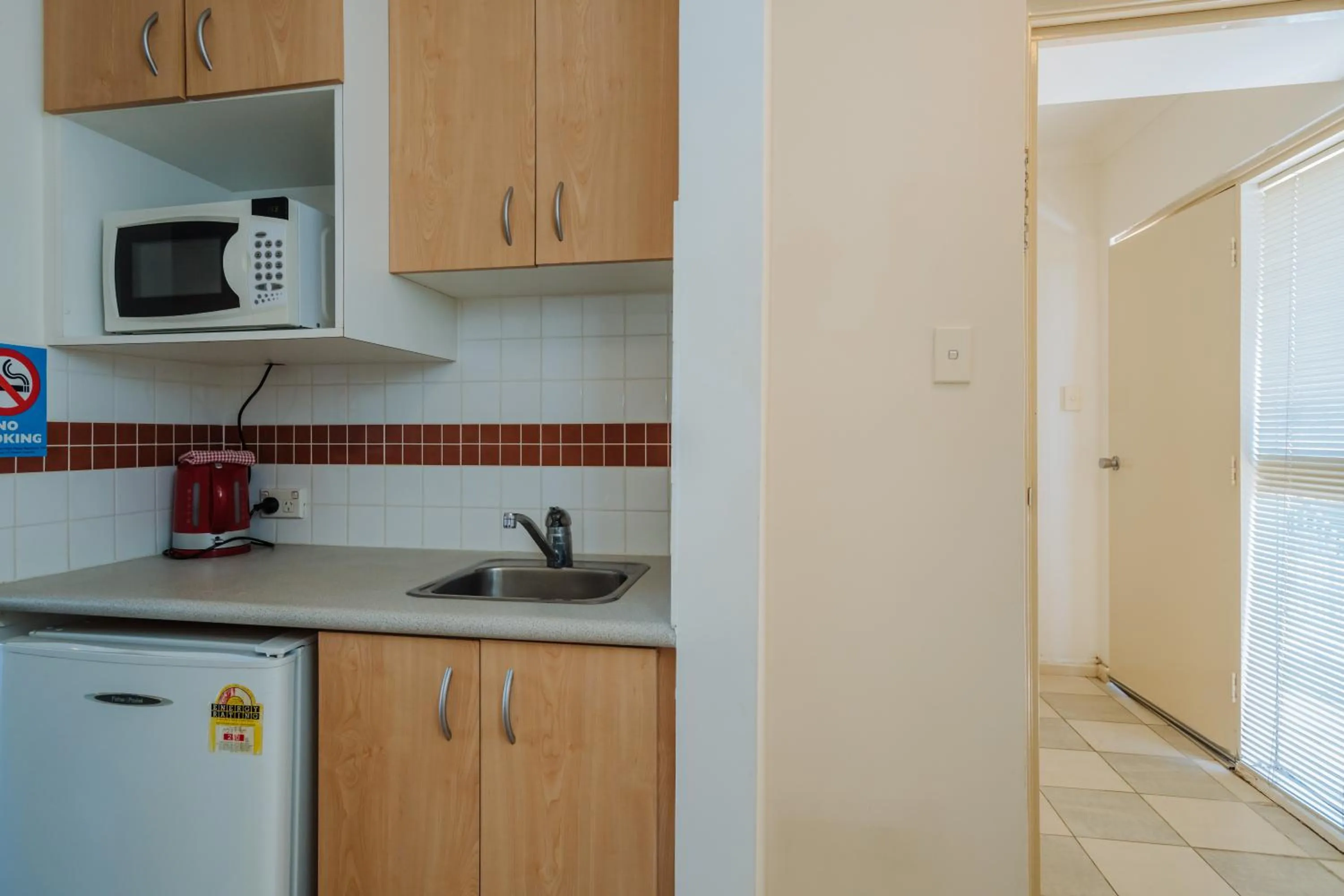 Kitchen or kitchenette in Canning Bridge Auto Lodge