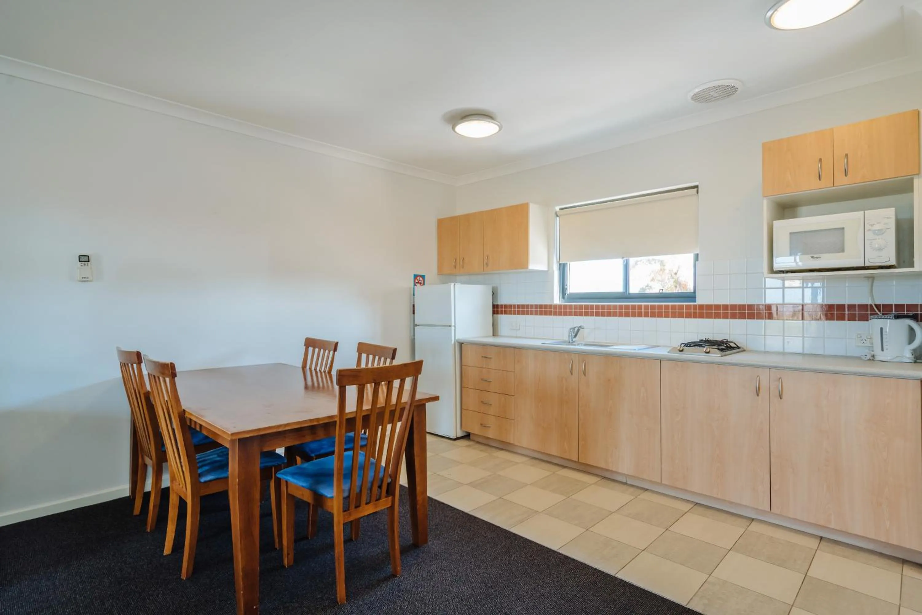 Kitchen or kitchenette in Canning Bridge Auto Lodge
