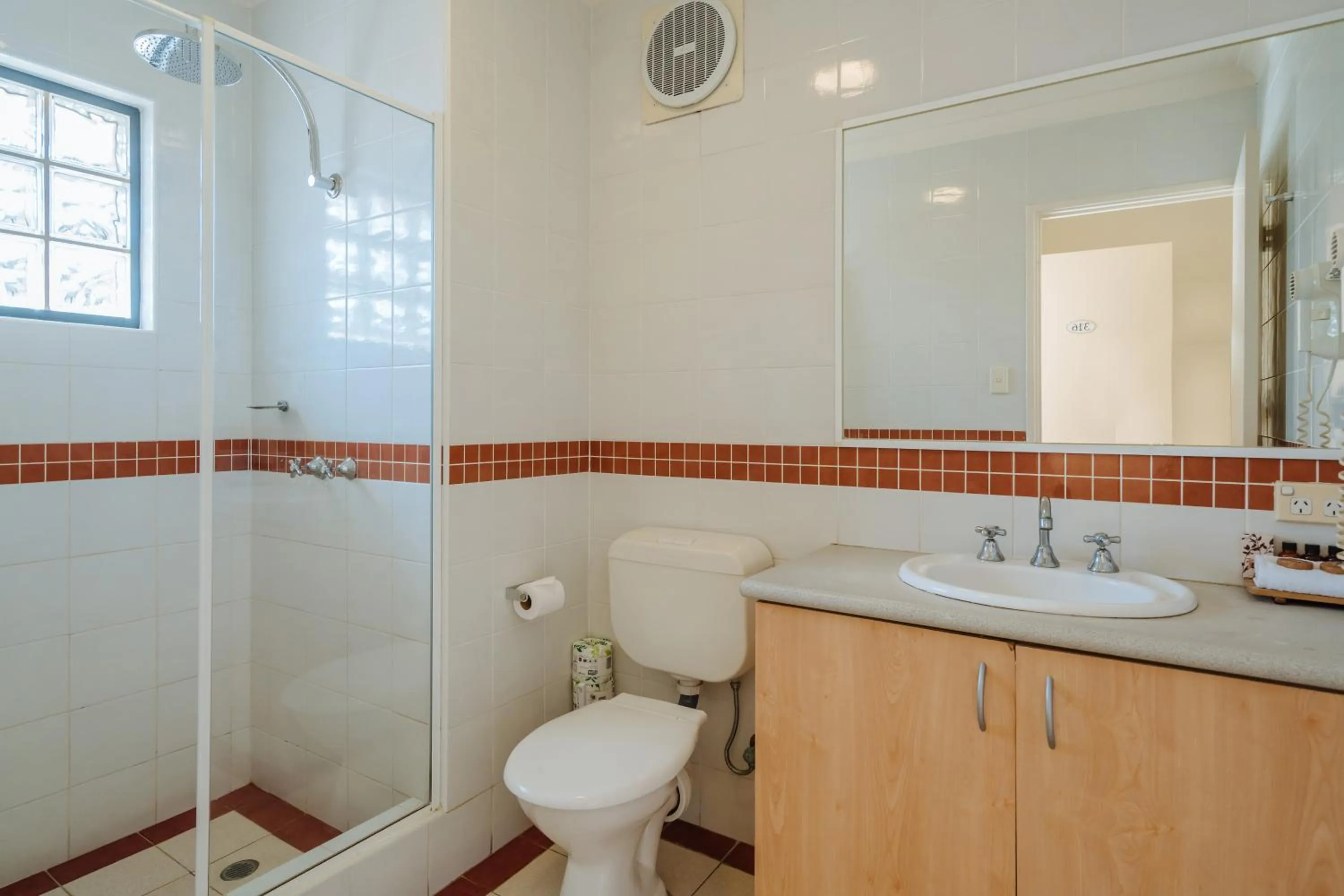 Toilet in Canning Bridge Auto Lodge