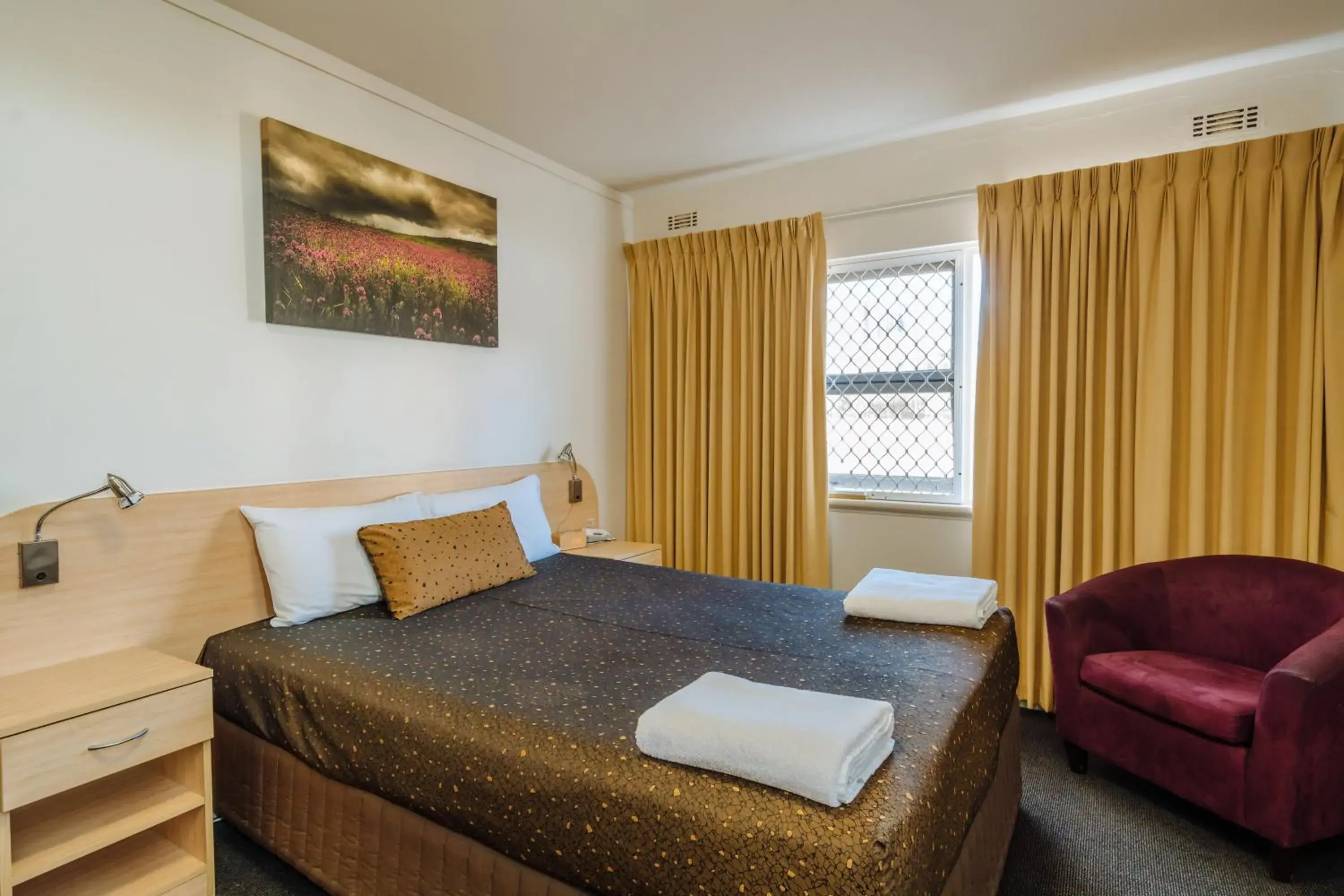 Standard Queen Room in Canning Bridge Auto Lodge Standard Queen Room in Canning Bridge Auto Lodge