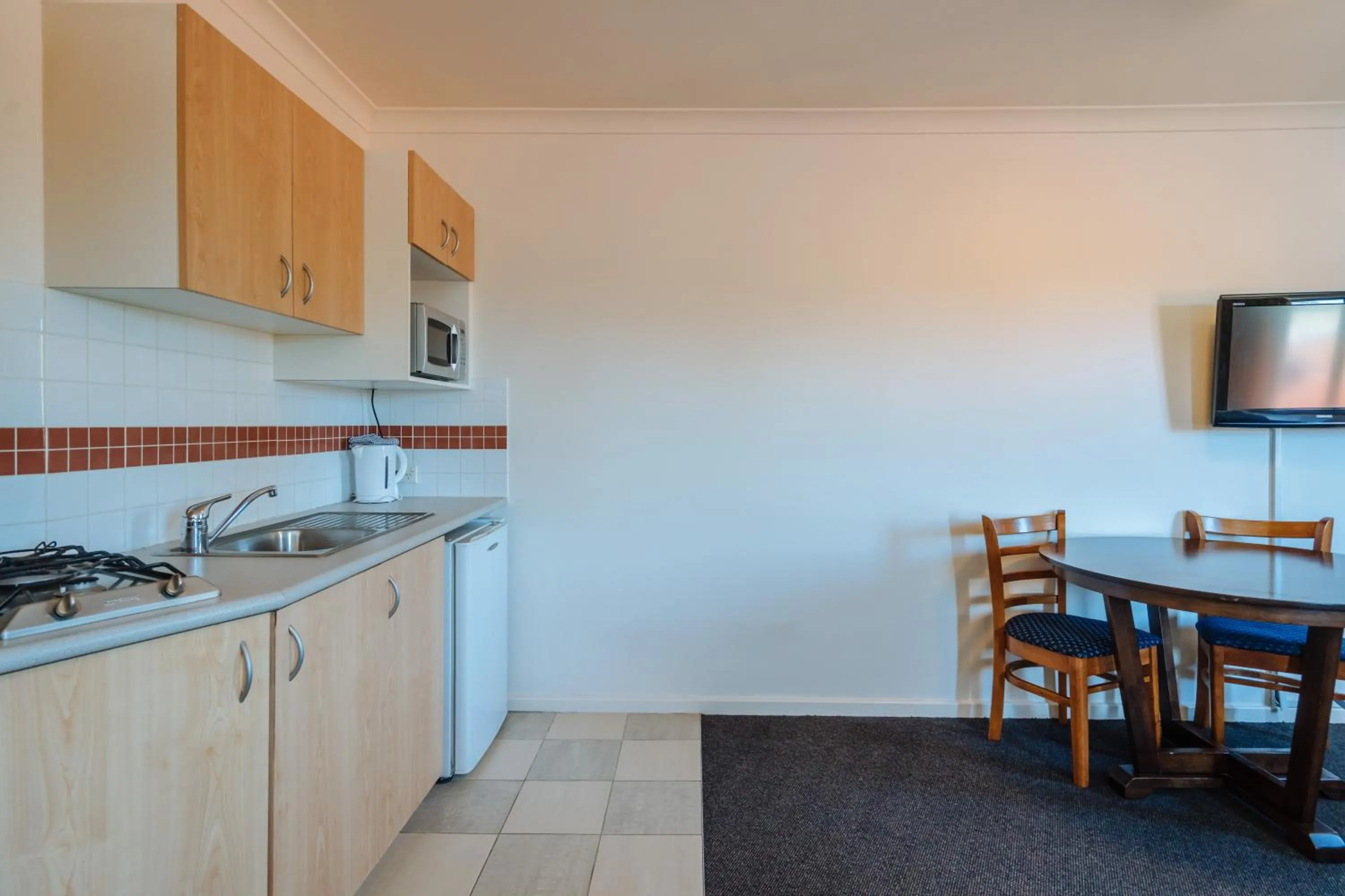 Kitchen or kitchenette in Canning Bridge Auto Lodge