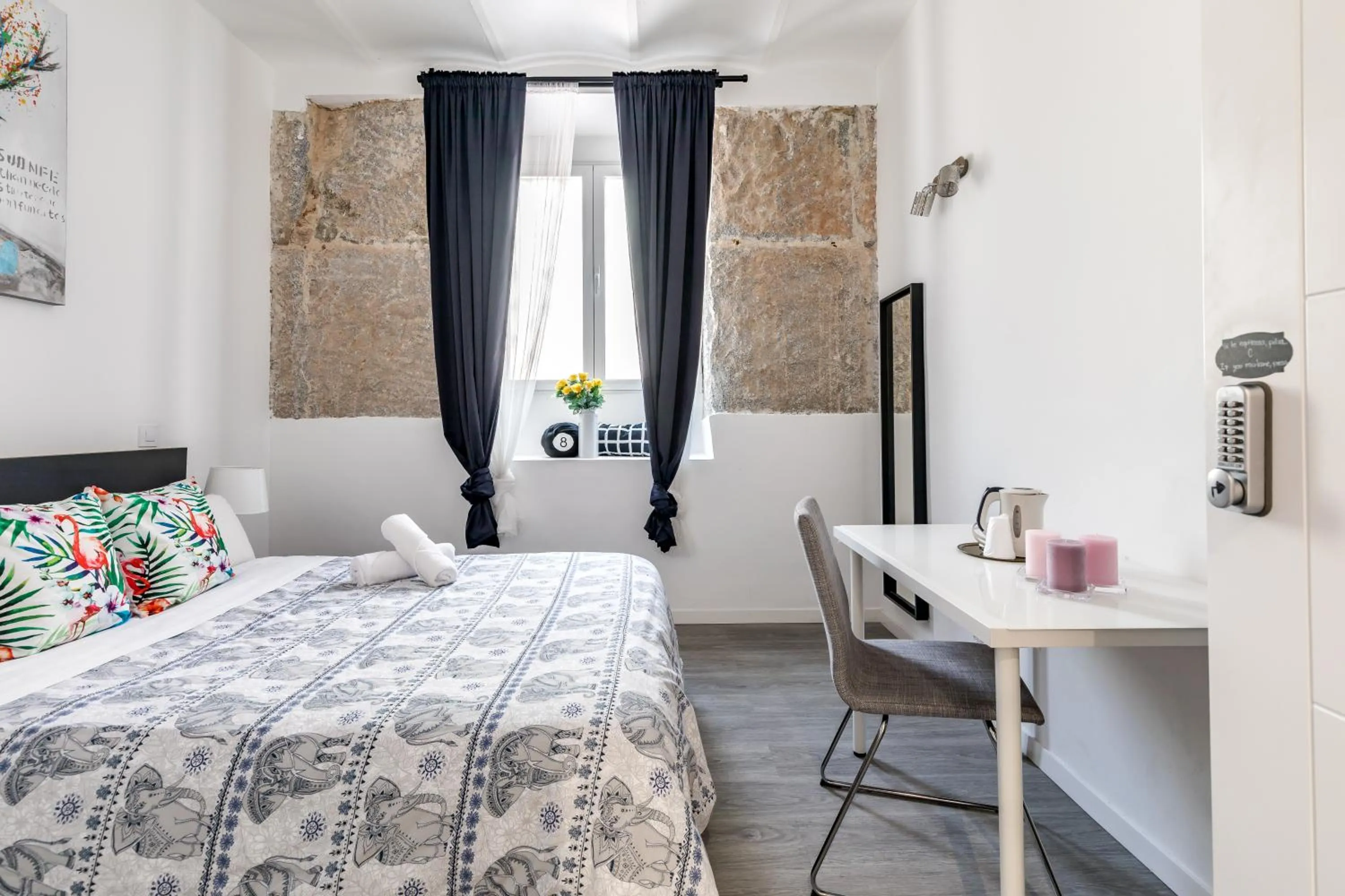 Bed in AYZ Juan de Mena - Auto check-in property