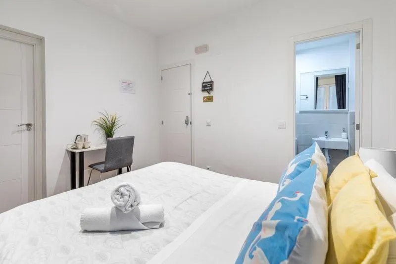 Bed in AYZ Juan de Mena - Auto check-in property