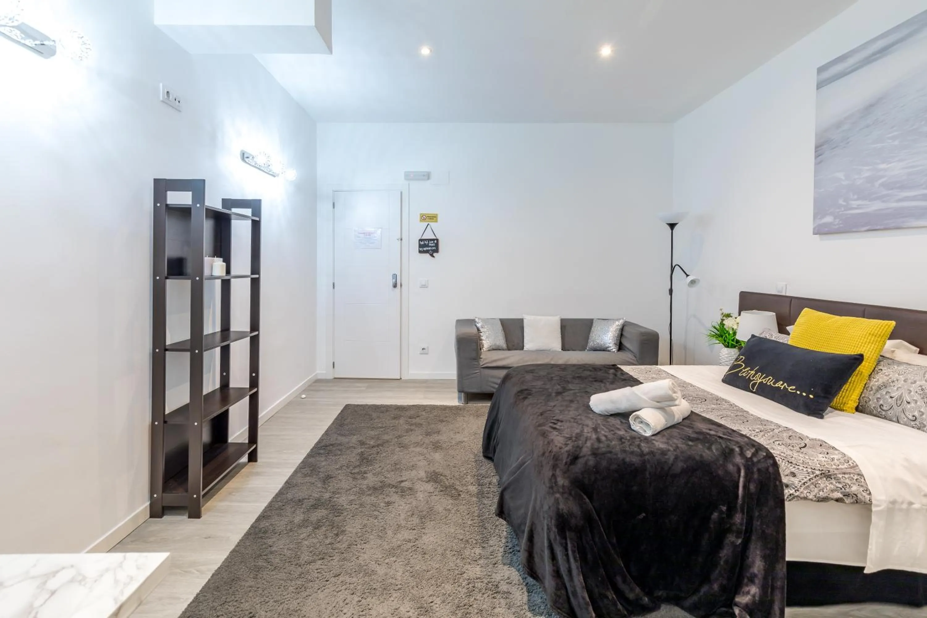 Bed in AYZ Juan de Mena - Auto check-in property