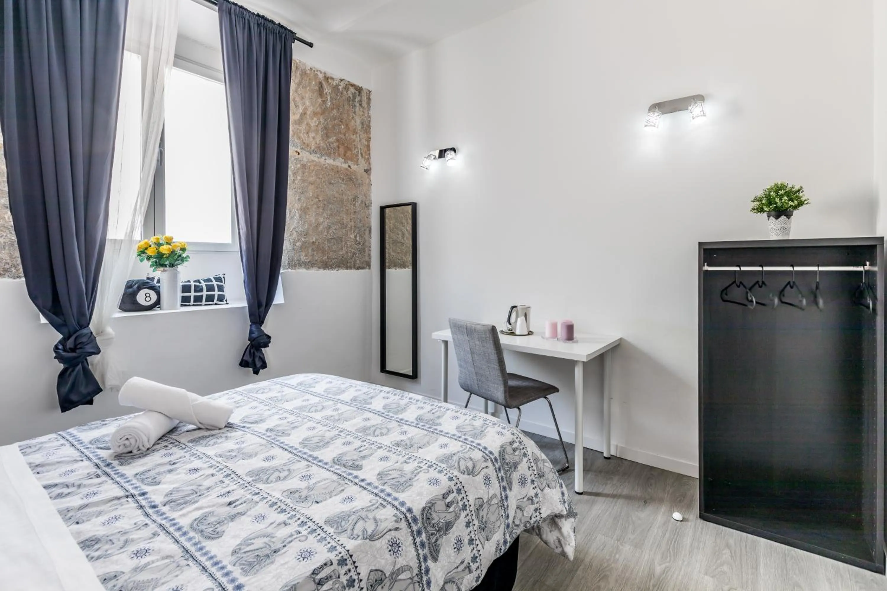 Bed in AYZ Juan de Mena - Auto check-in property