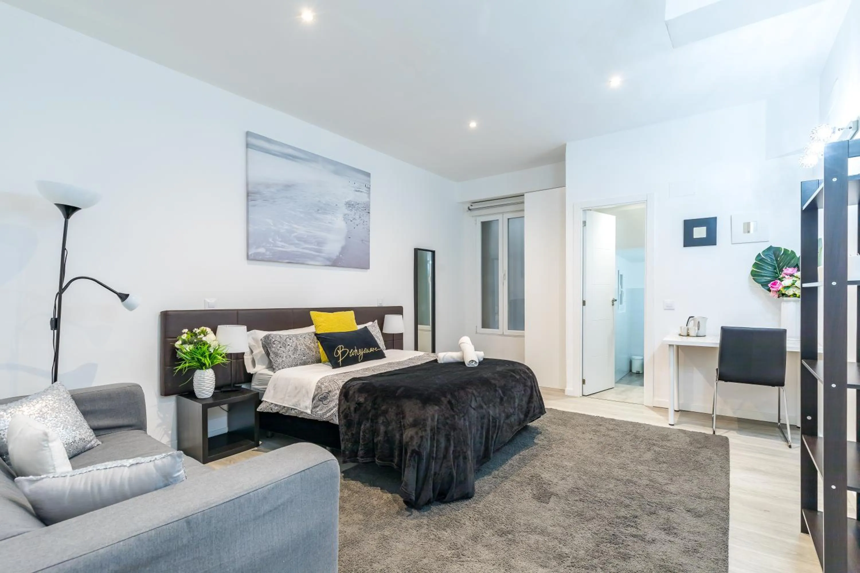 Bed in AYZ Juan de Mena - Auto check-in property