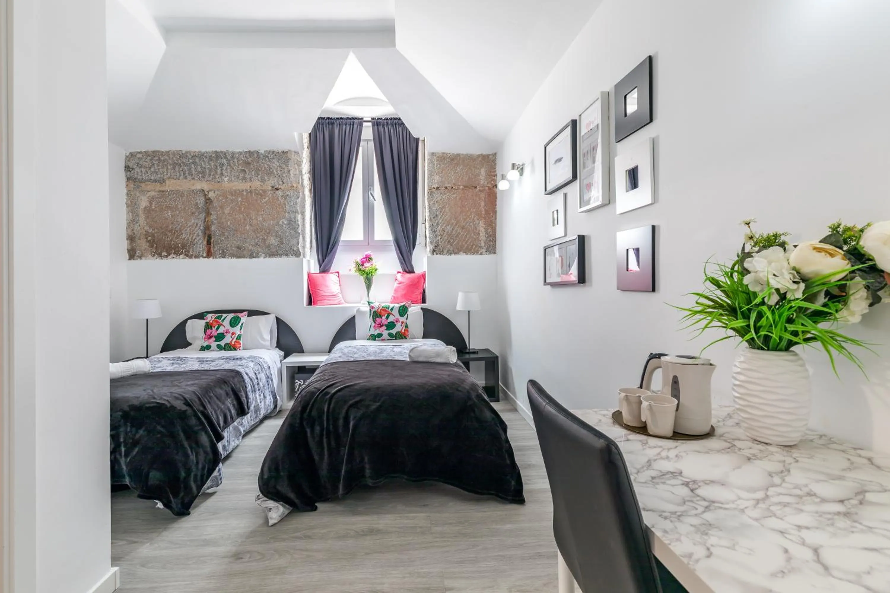 Bed in AYZ Juan de Mena - Auto check-in property