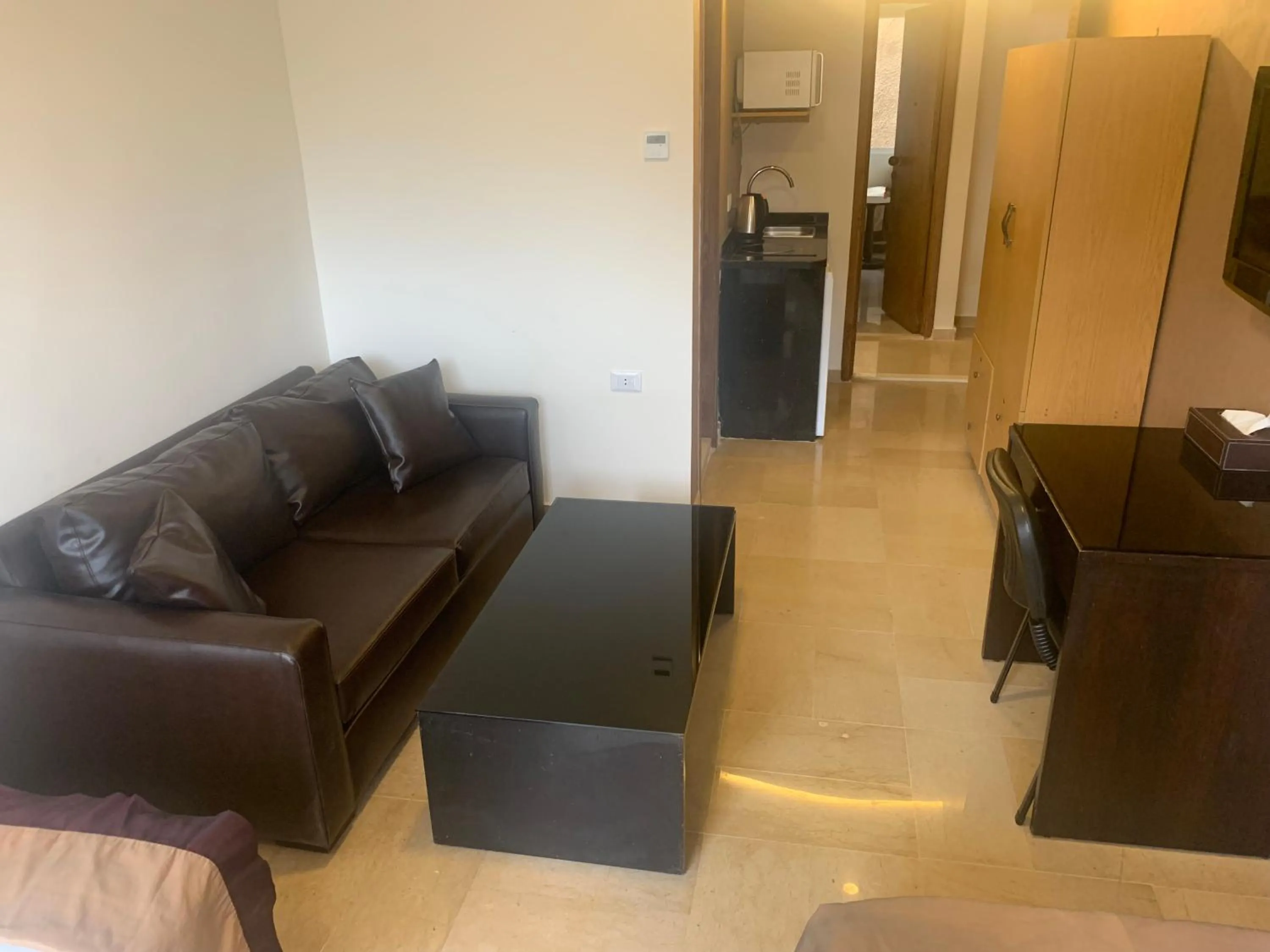 TV and multimedia in Bliss 3000 Furnished Studios