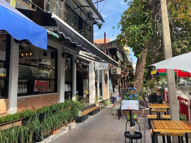 Restaurant/places to eat in 4J Lodge