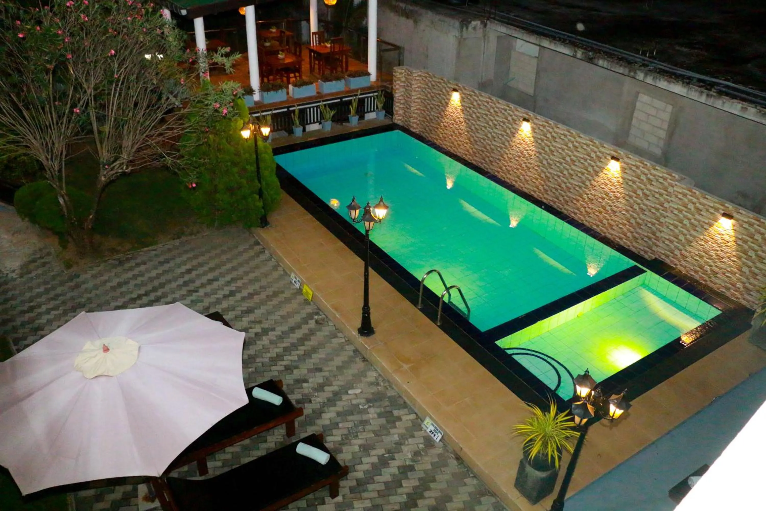 Night in Queens Beach Hotel