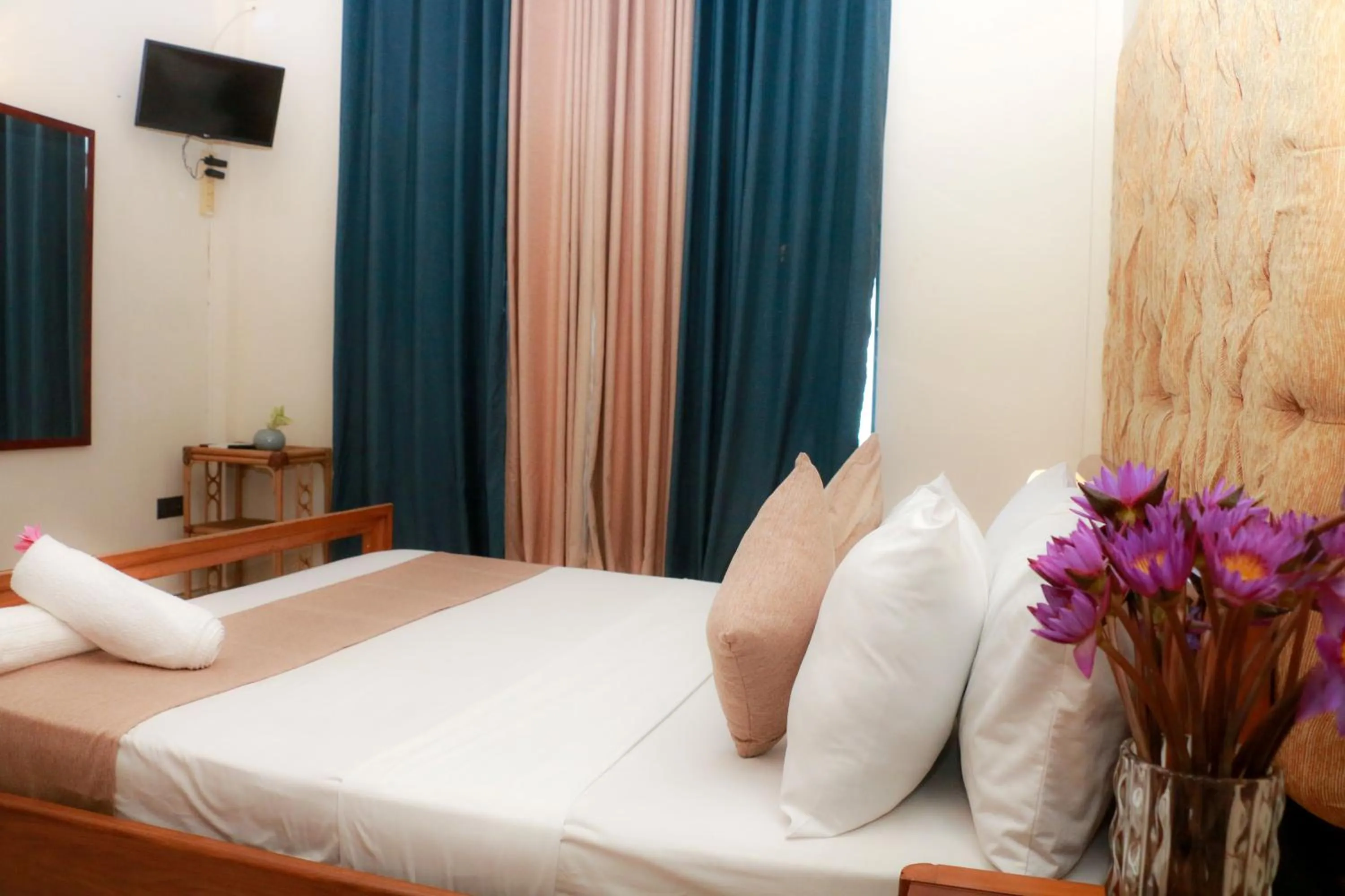 Bed in Queens Beach Hotel