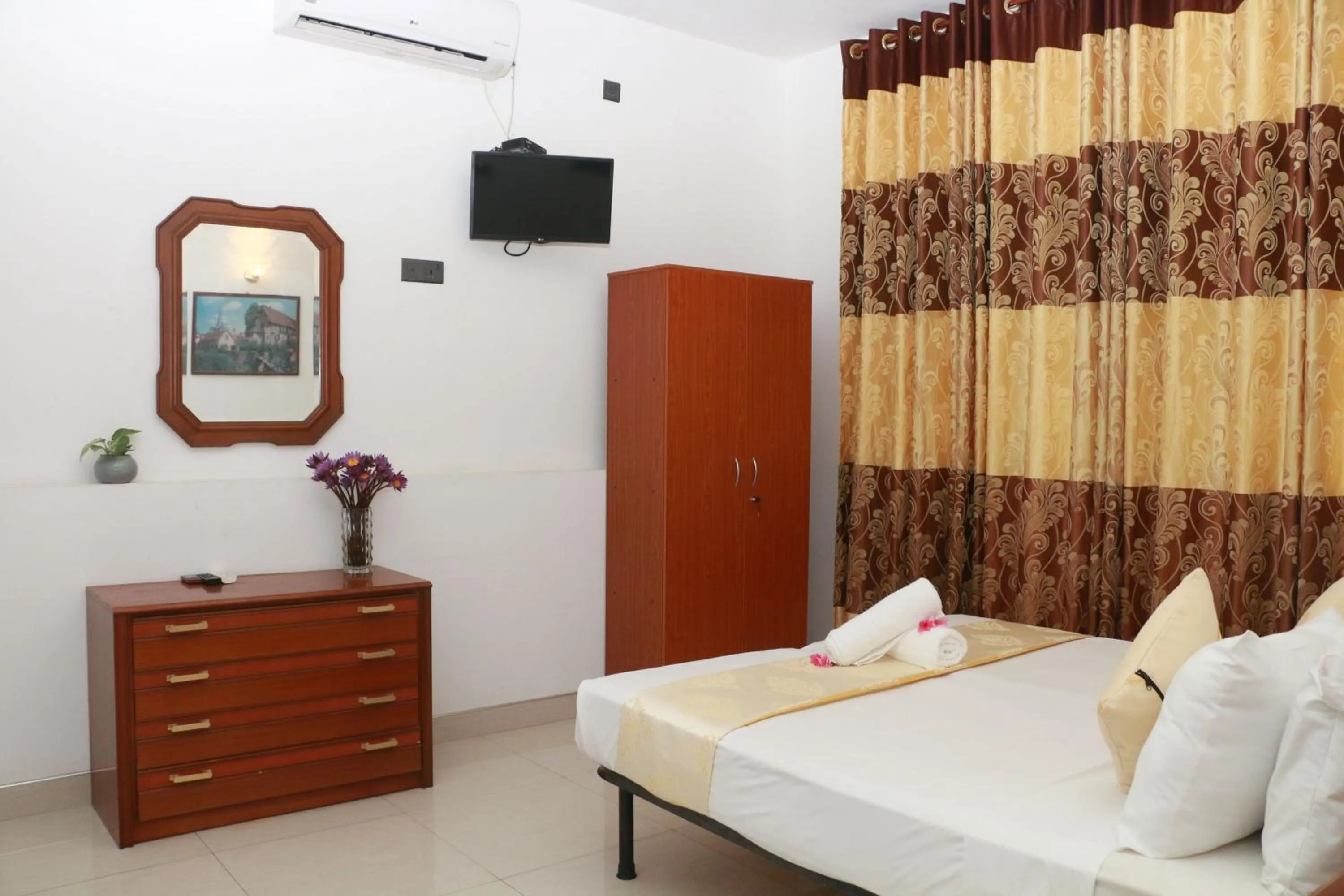 Bed in Queens Beach Hotel