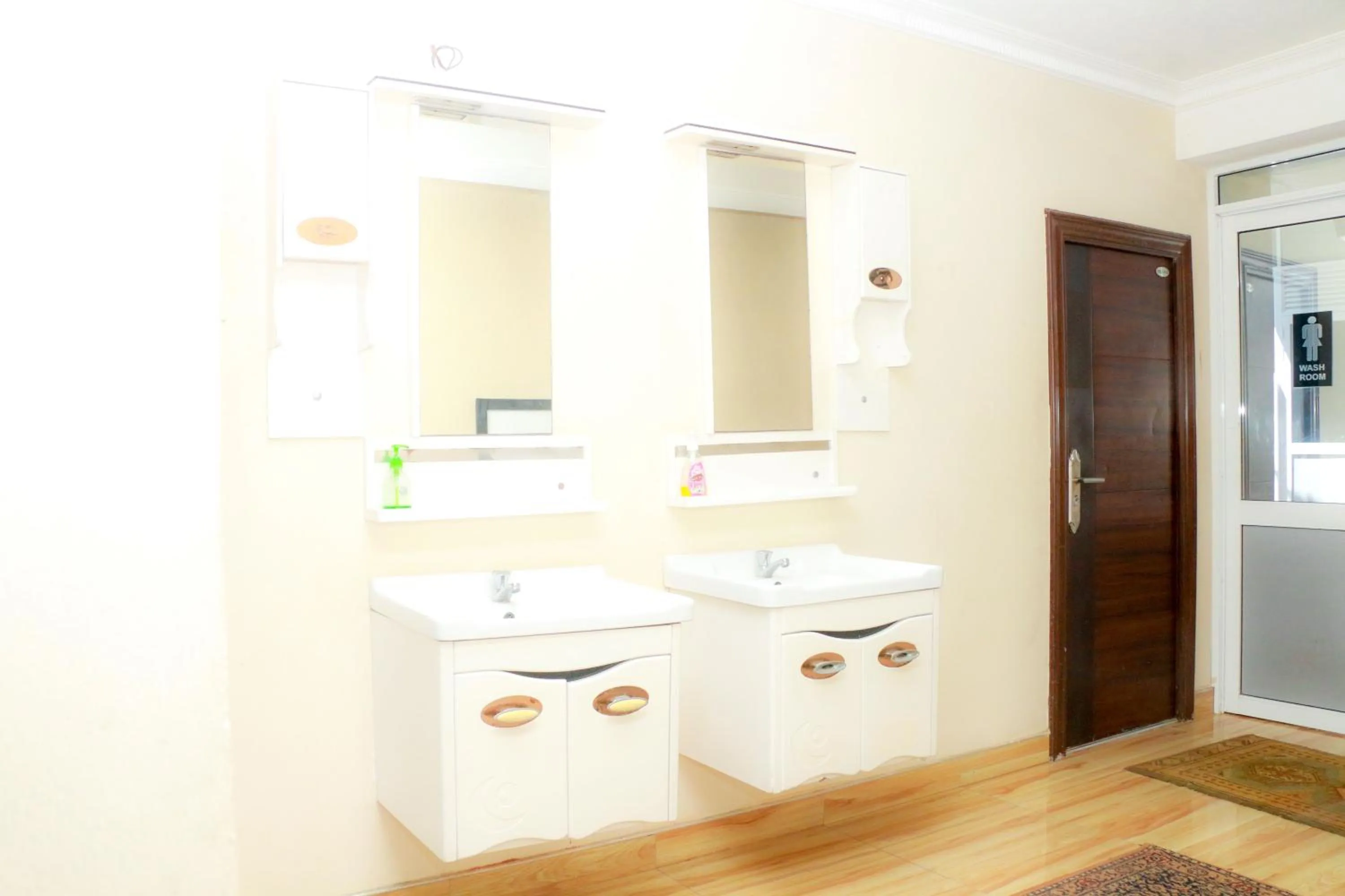 Bathroom in Queens Beach Hotel