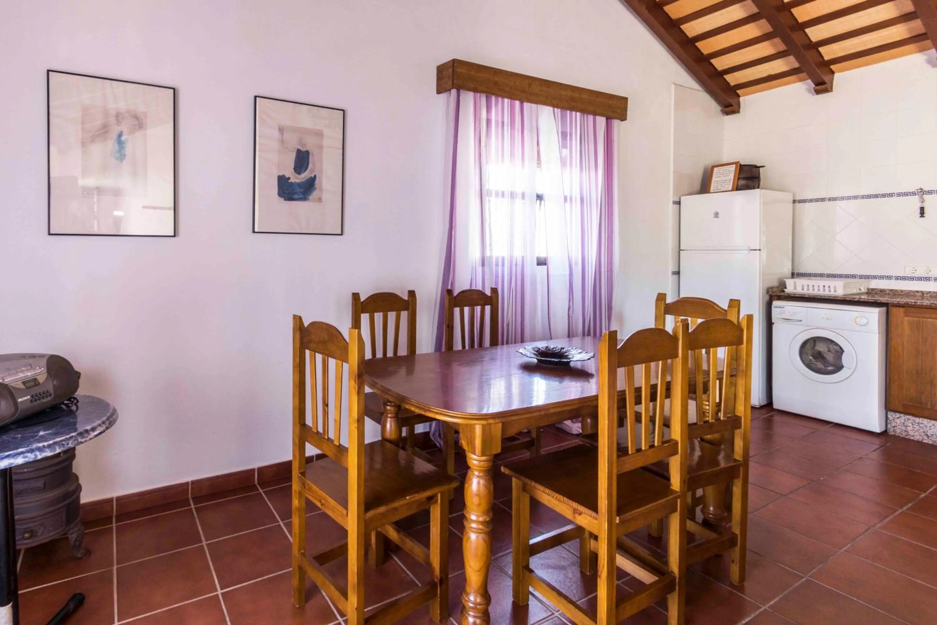 Dining area in Vivienda Rural Atlántico Sur & Familias
