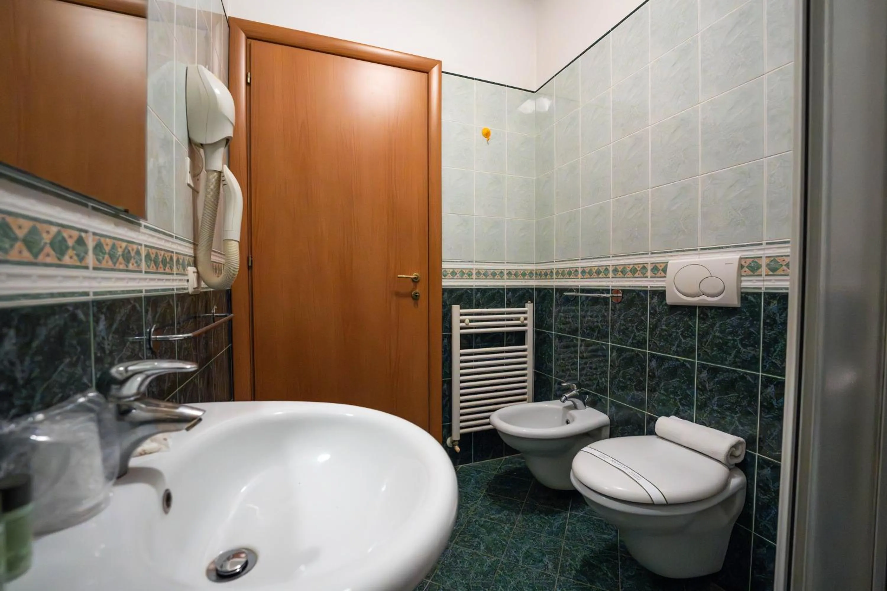 Toilet in Residence Marconi Mare