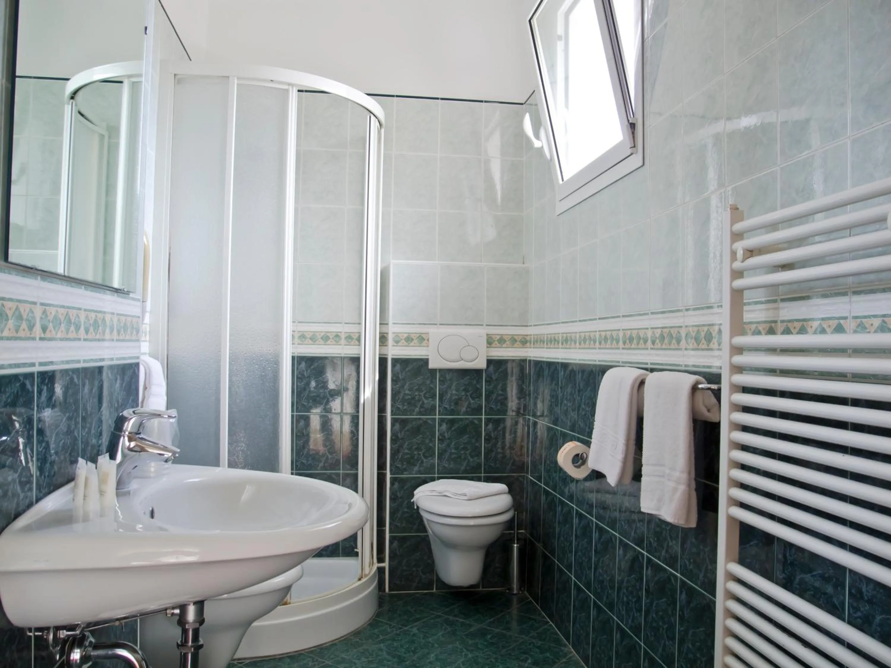 Shower in Residence Marconi Mare