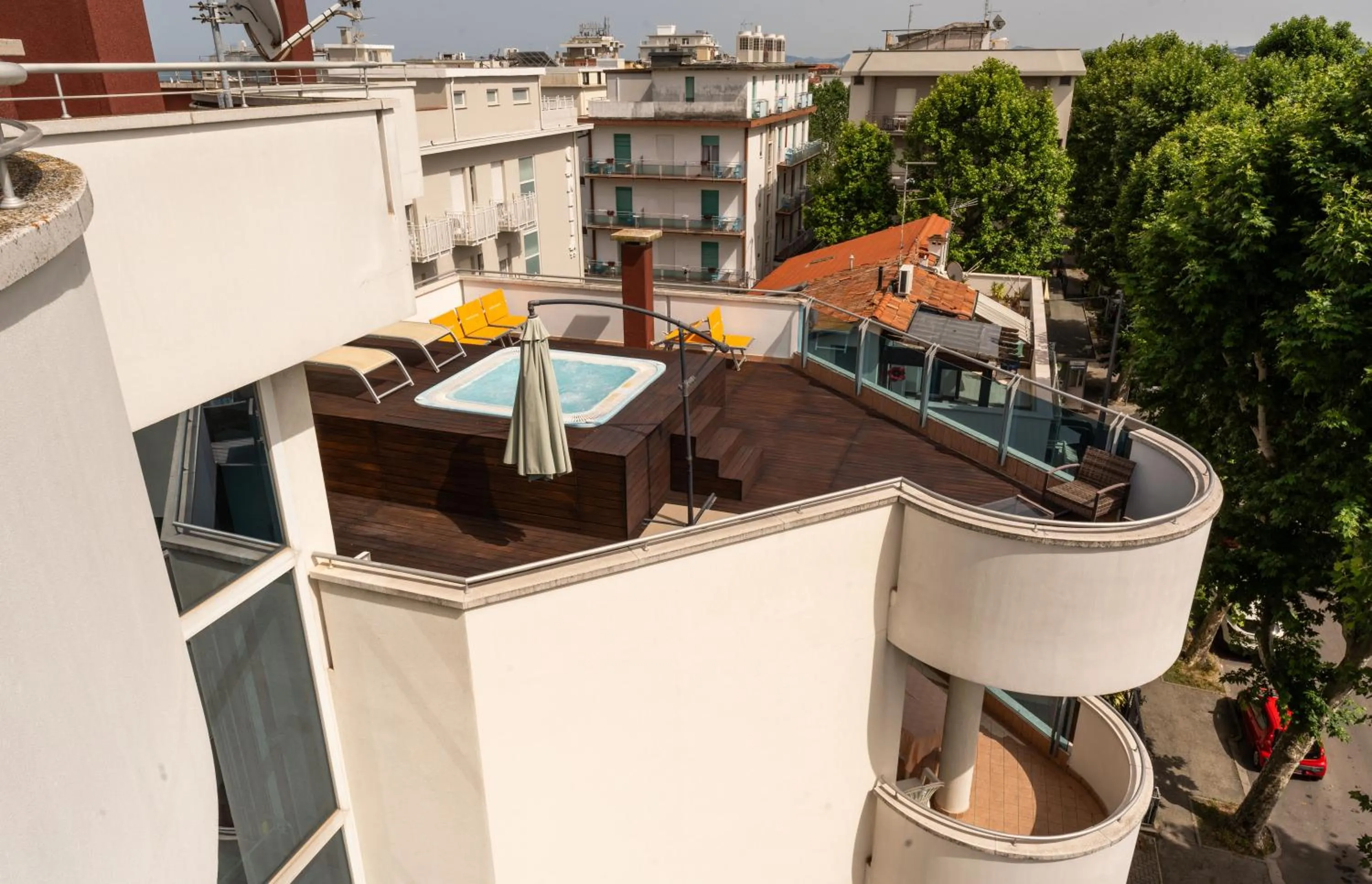 Hot Tub in Residence Marconi Mare