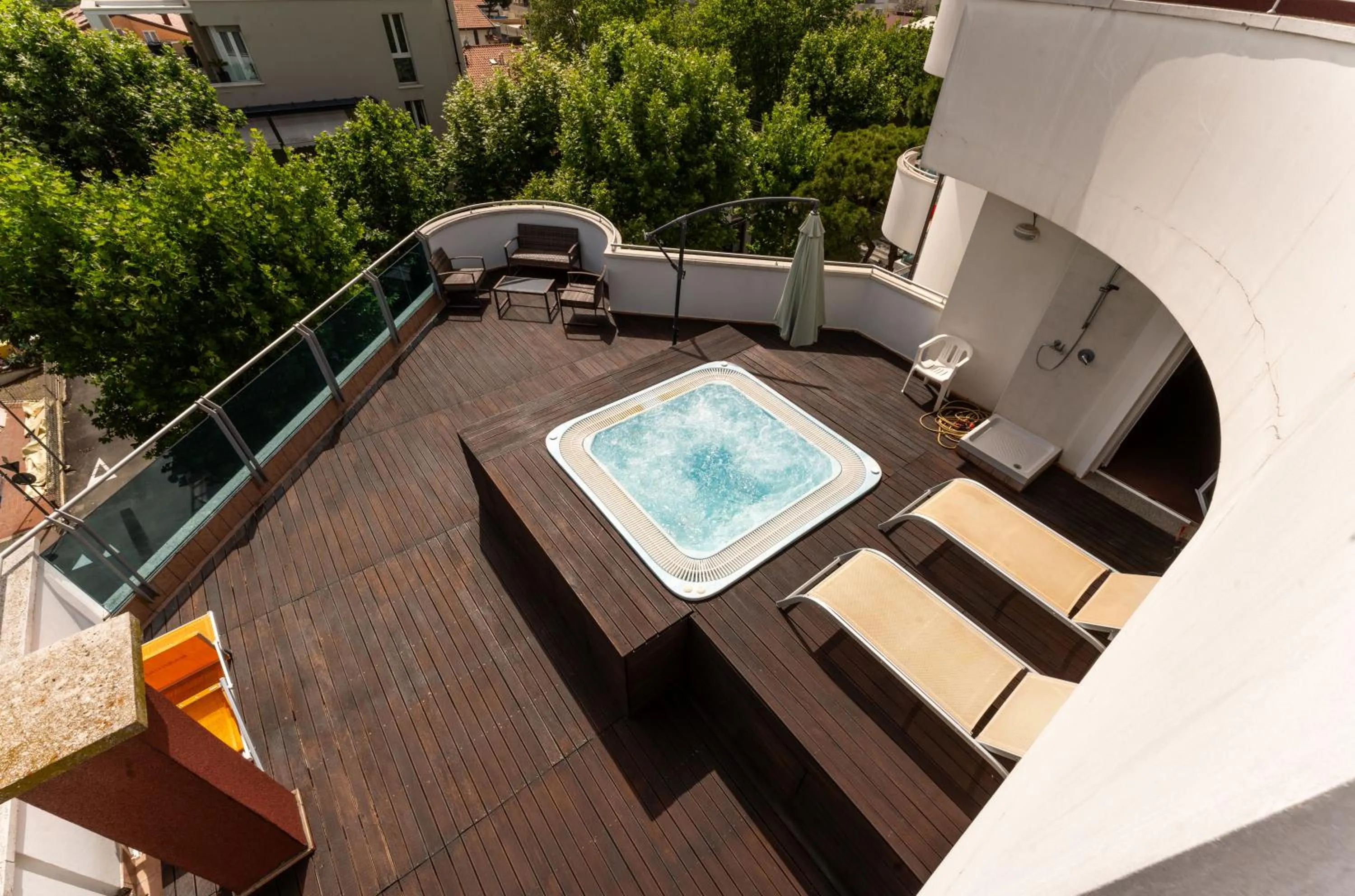 Hot Tub in Residence Marconi Mare