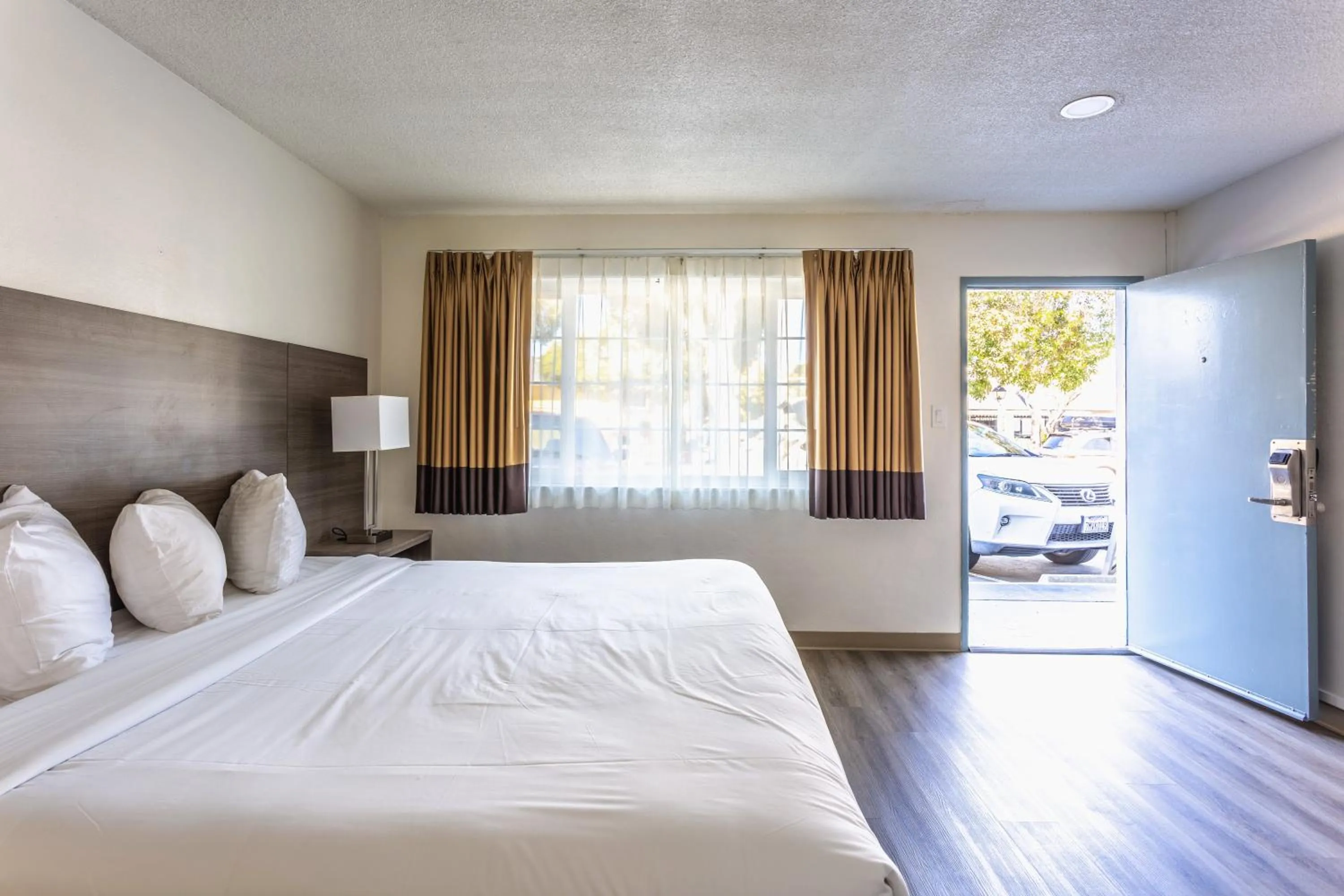 Bedroom, Bed in Coastal Breeze Inn