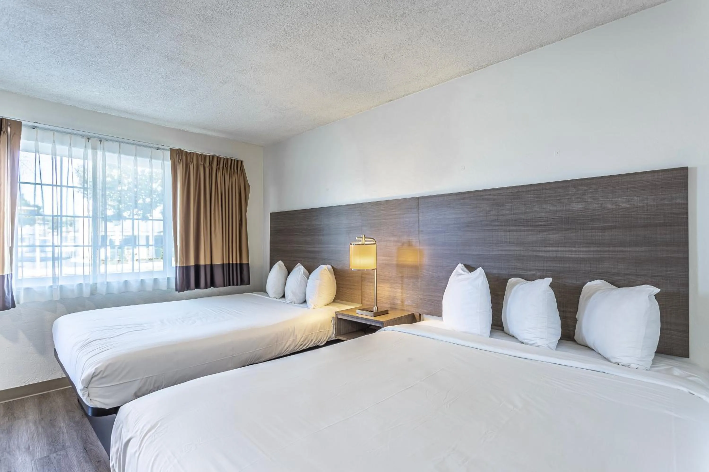 Bedroom, Bed in Coastal Breeze Inn