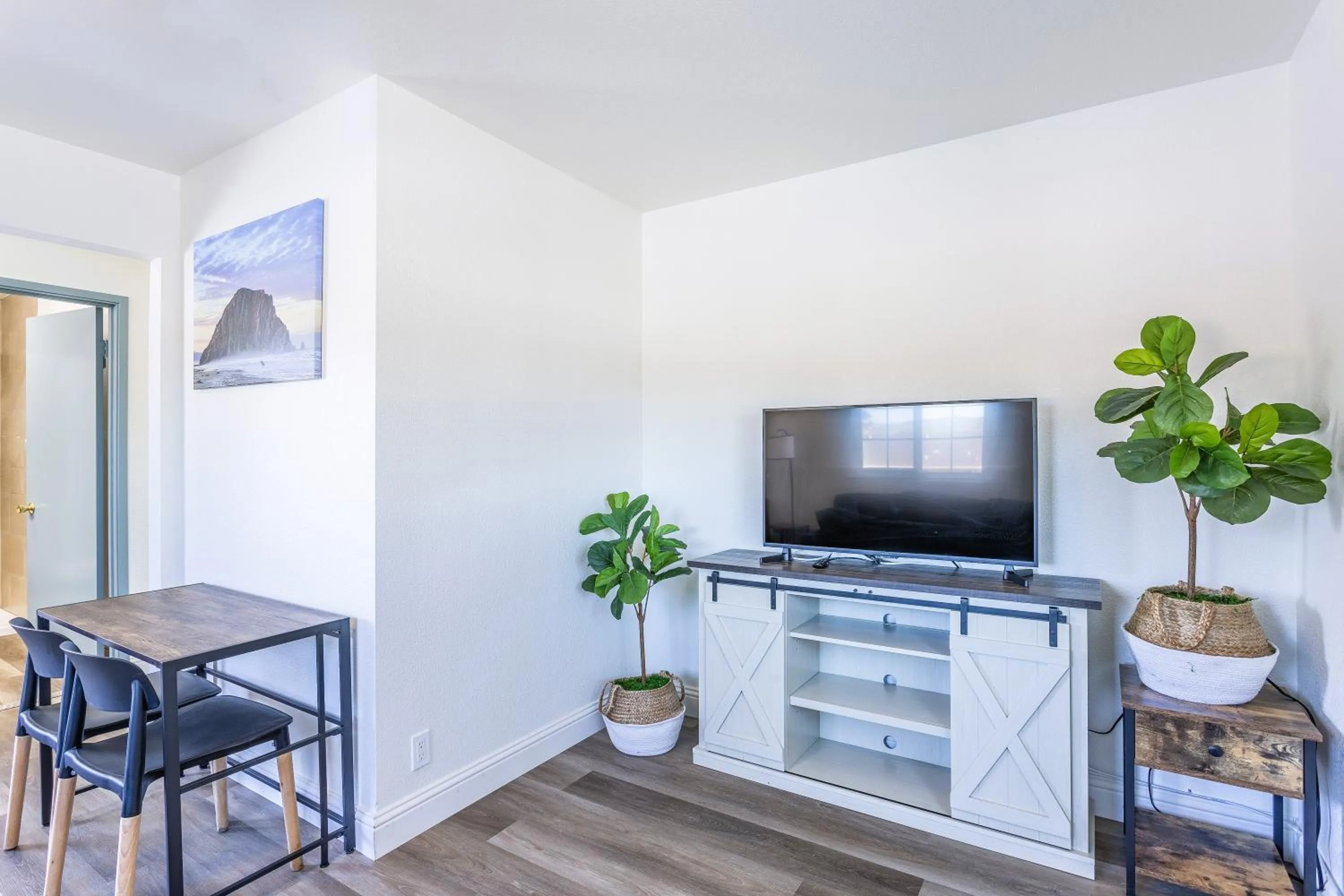 TV and multimedia in Coastal Breeze Inn