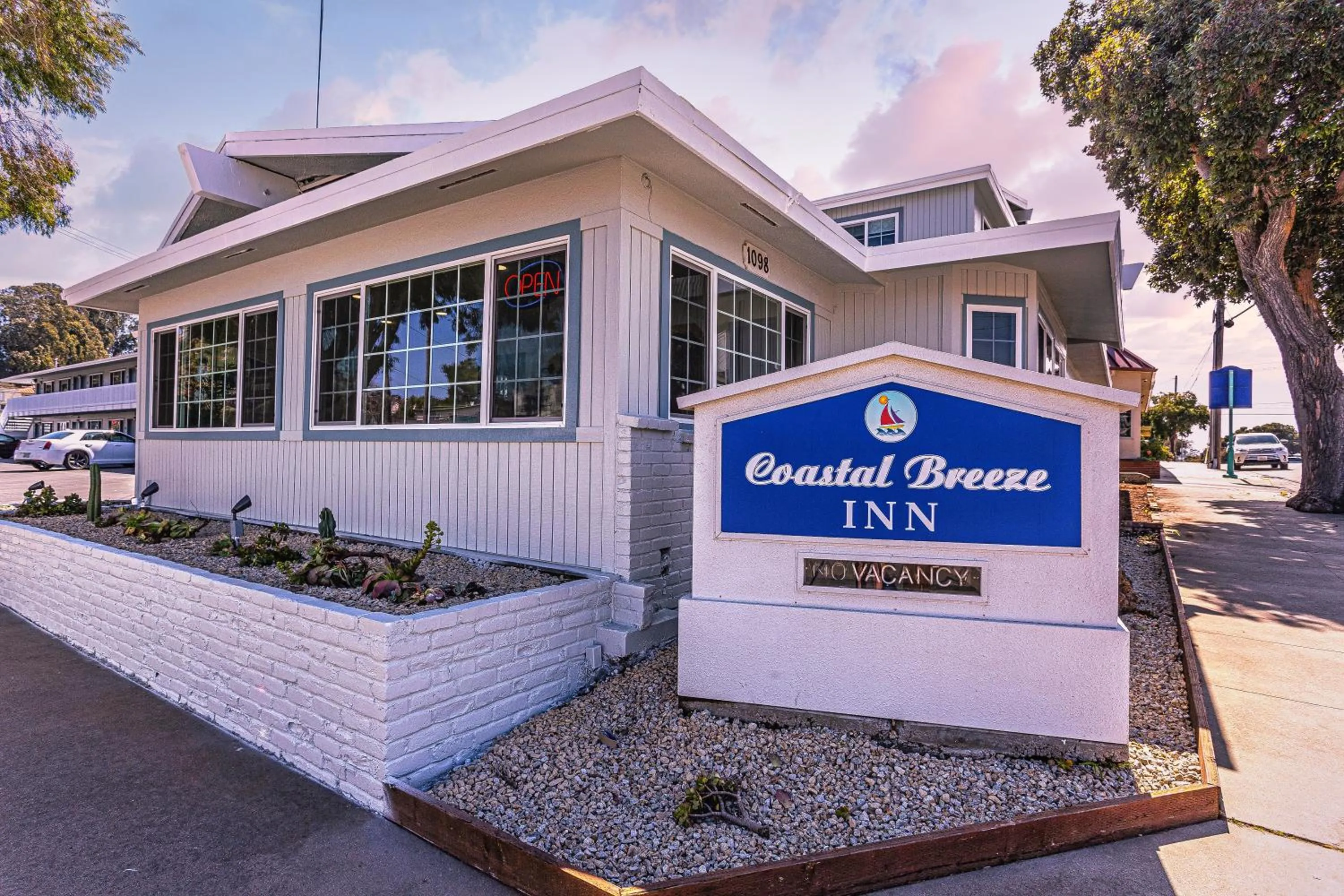 Property building in Coastal Breeze Inn