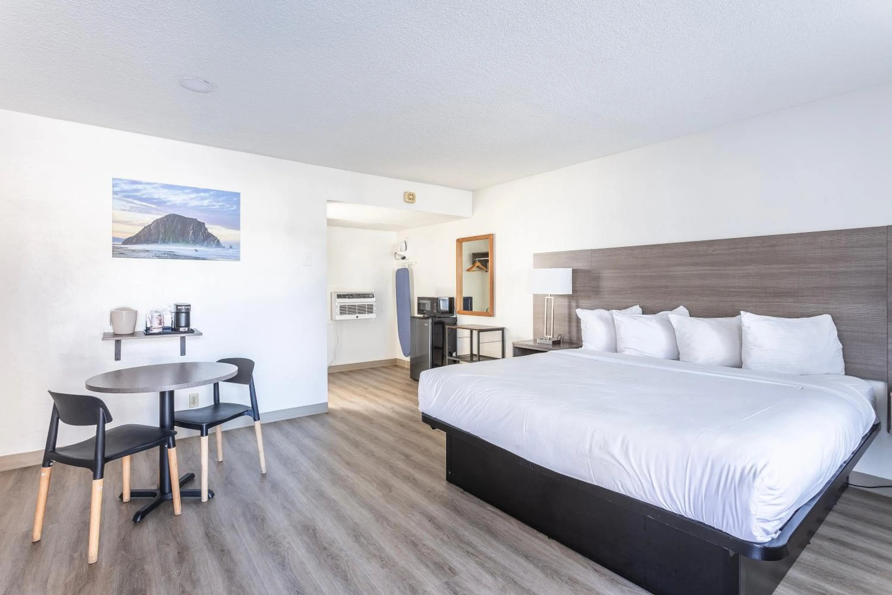 Bedroom, Bed in Coastal Breeze Inn