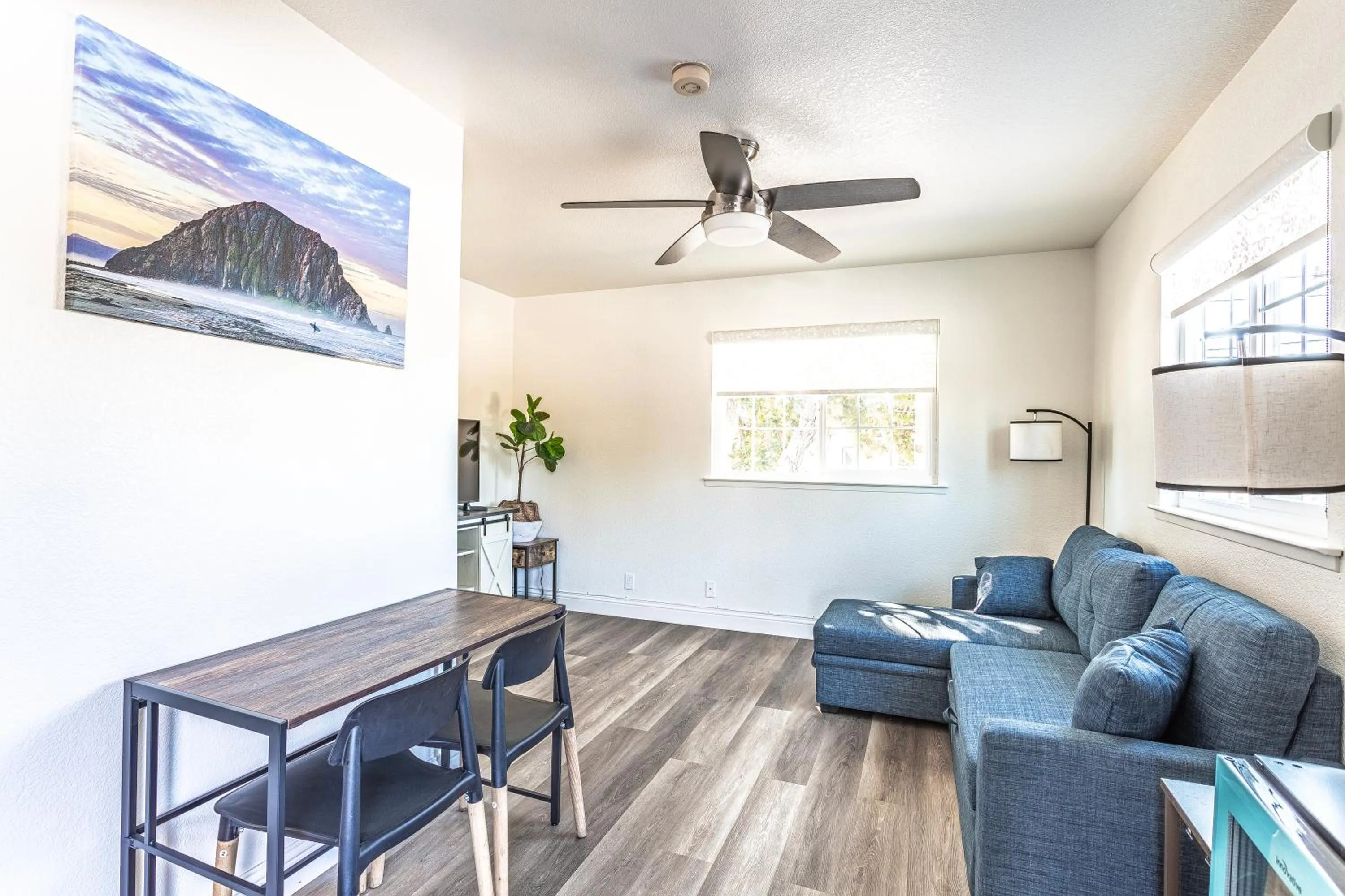 Living room in Coastal Breeze Inn