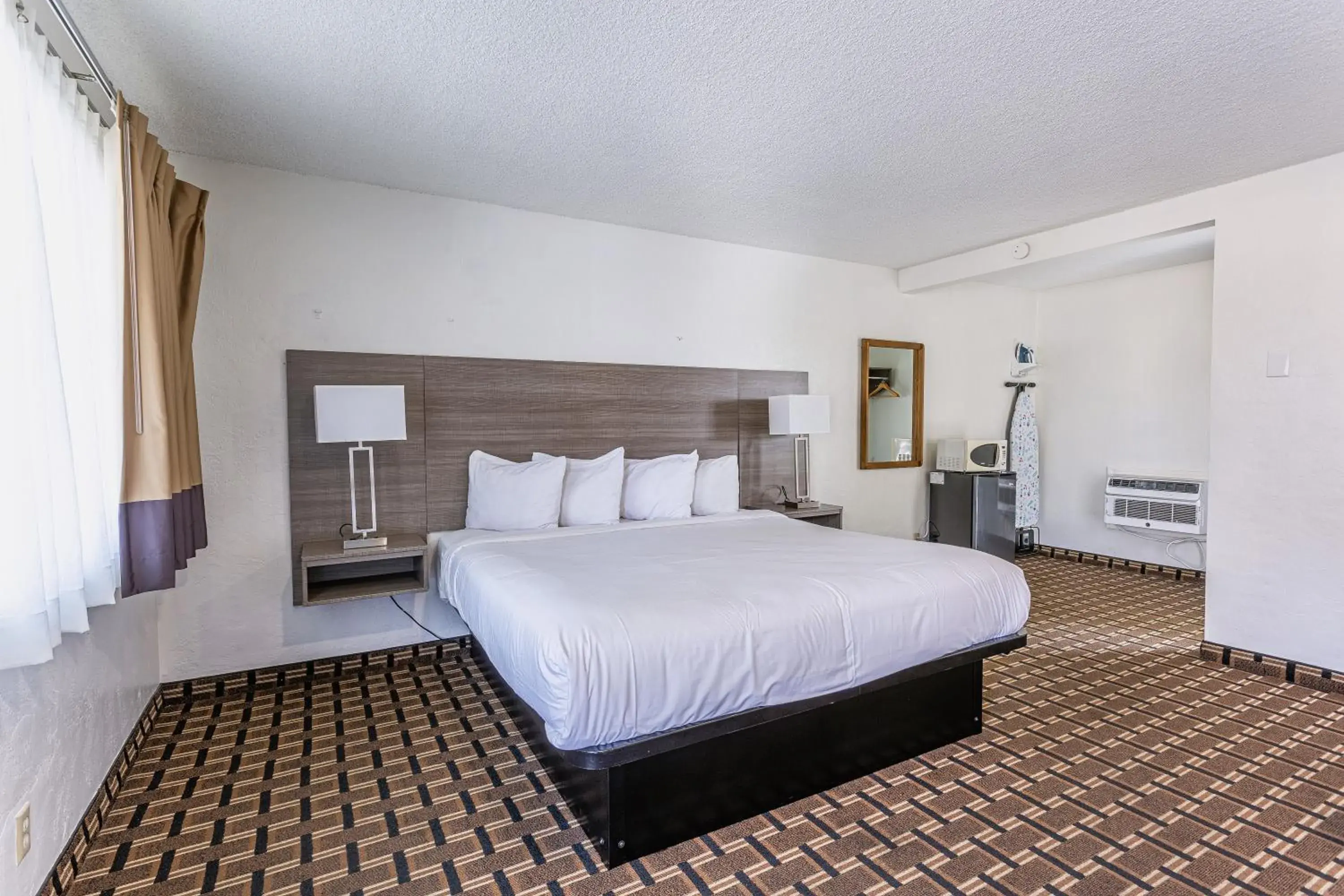 Bedroom, Bed in Coastal Breeze Inn Bedroom, Bed in Coastal Breeze Inn