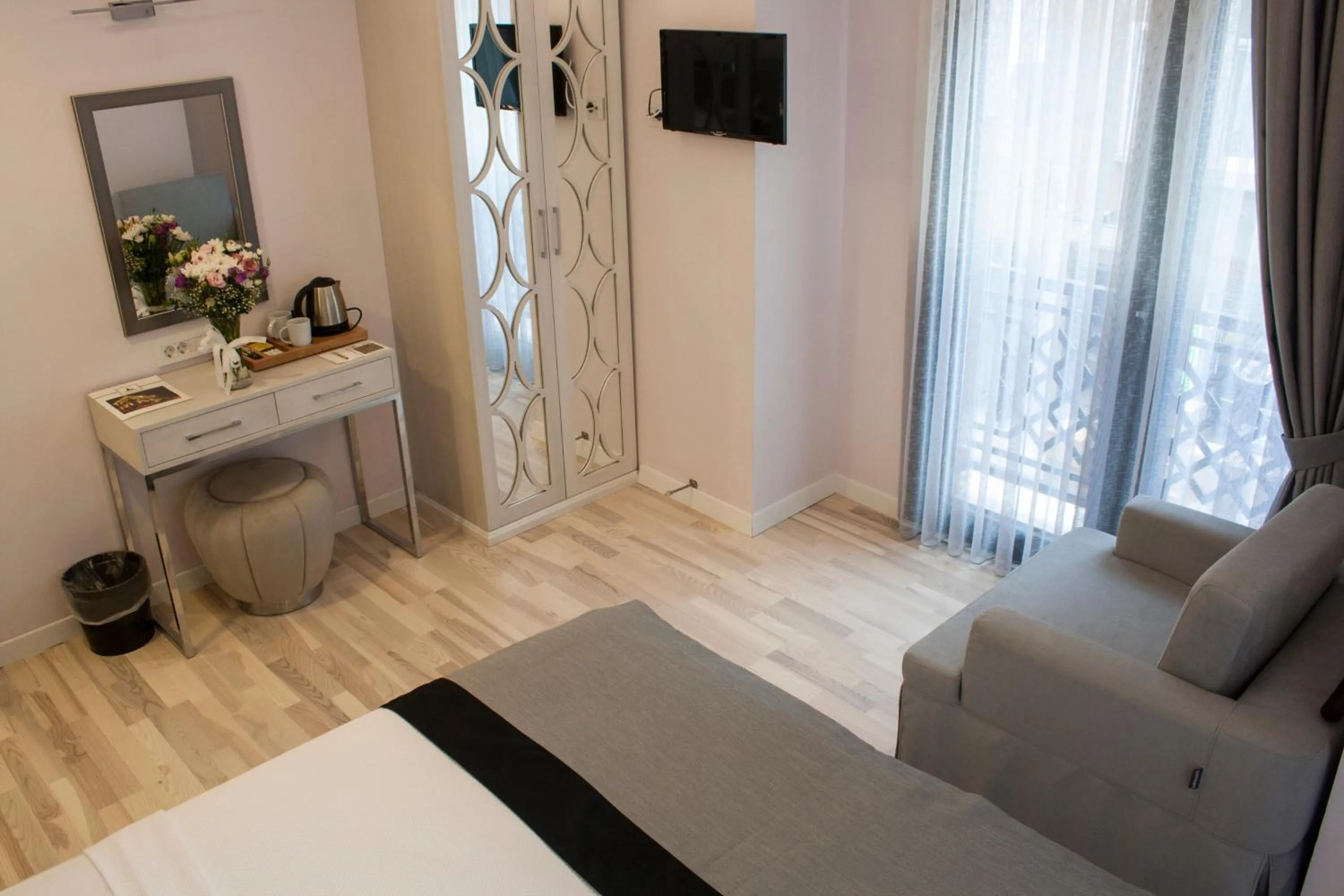 Photo of the whole room, Bed in Primero Hotel