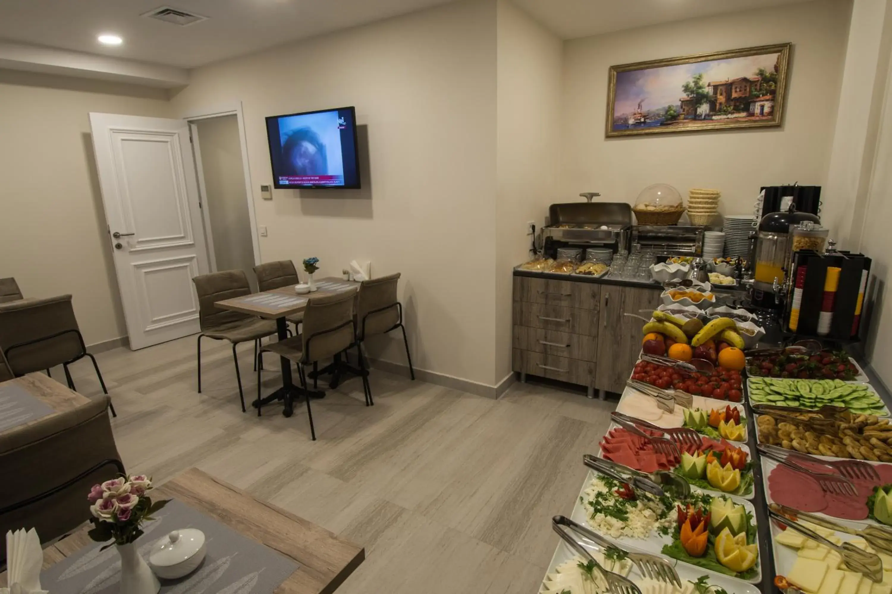 Restaurant/places to eat in Primero Hotel Restaurant/places to eat in Primero Hotel